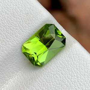 3.30 carats Apple Green Peridot Stone Radiant Cut Natural Gemstone from Pakistan for Jewelry Perfect Ring Loose Peridot Gemstone