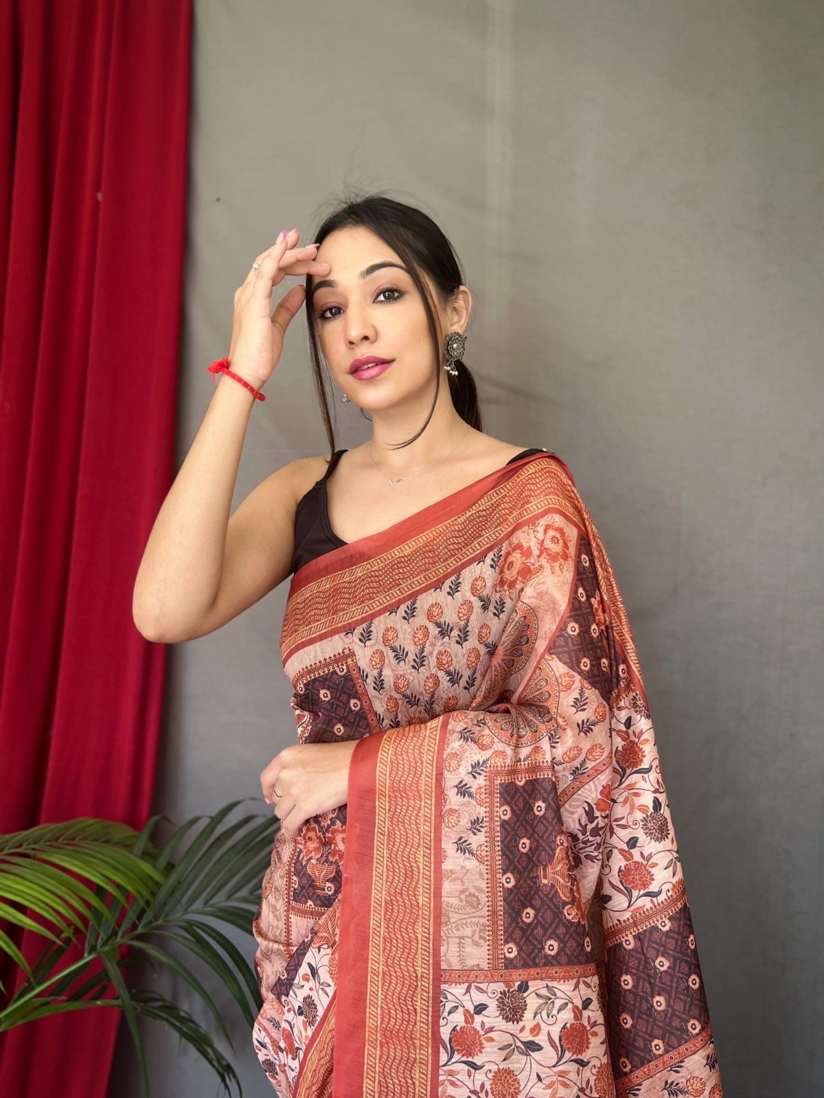 Gorgeous Looking Premium Collection Carpet Silk Soft Cotton Kashmiri Digital Print Work Saree Blouse Supplier From Surat India