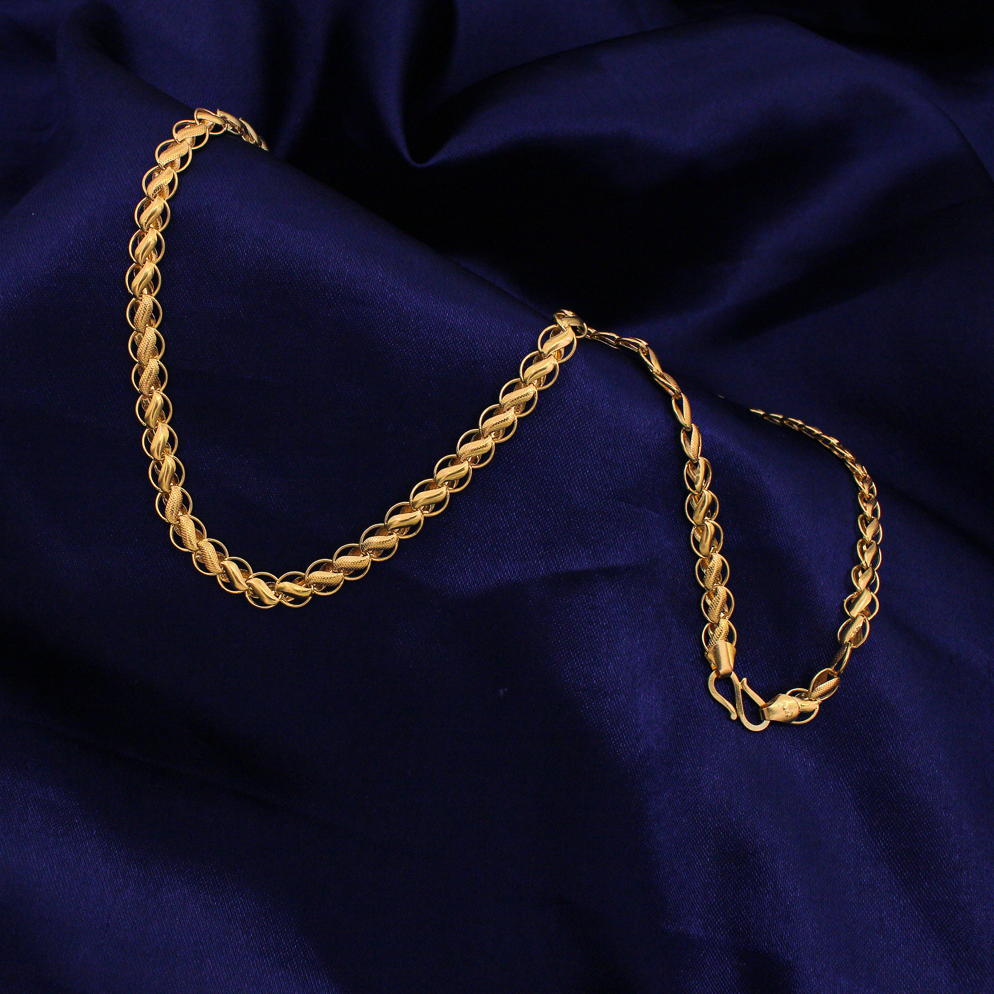 Buy 22k Yellow Gold Chain Necklace with Pure Handmade Gold Chain For Men and Women Usable By Indian Exporters