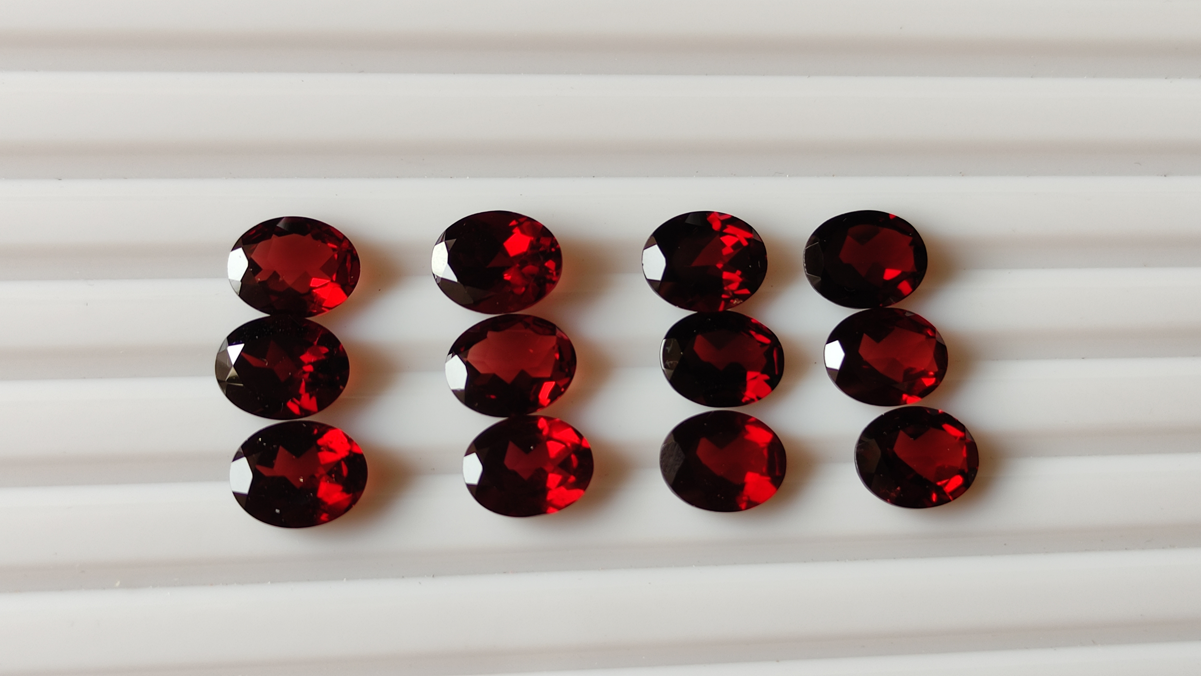 Factory Wholesale Natural Red Garnet Oval Cut Loose Gemstone Price Per Grams