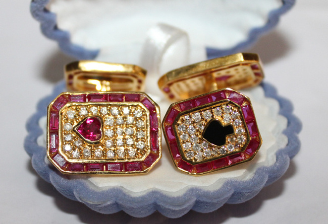 Most Selling 2.90 ctw Diamond 14K Yellow Gold Ruby Black  Enamel Man's Cuff Link Available at Bulk Price