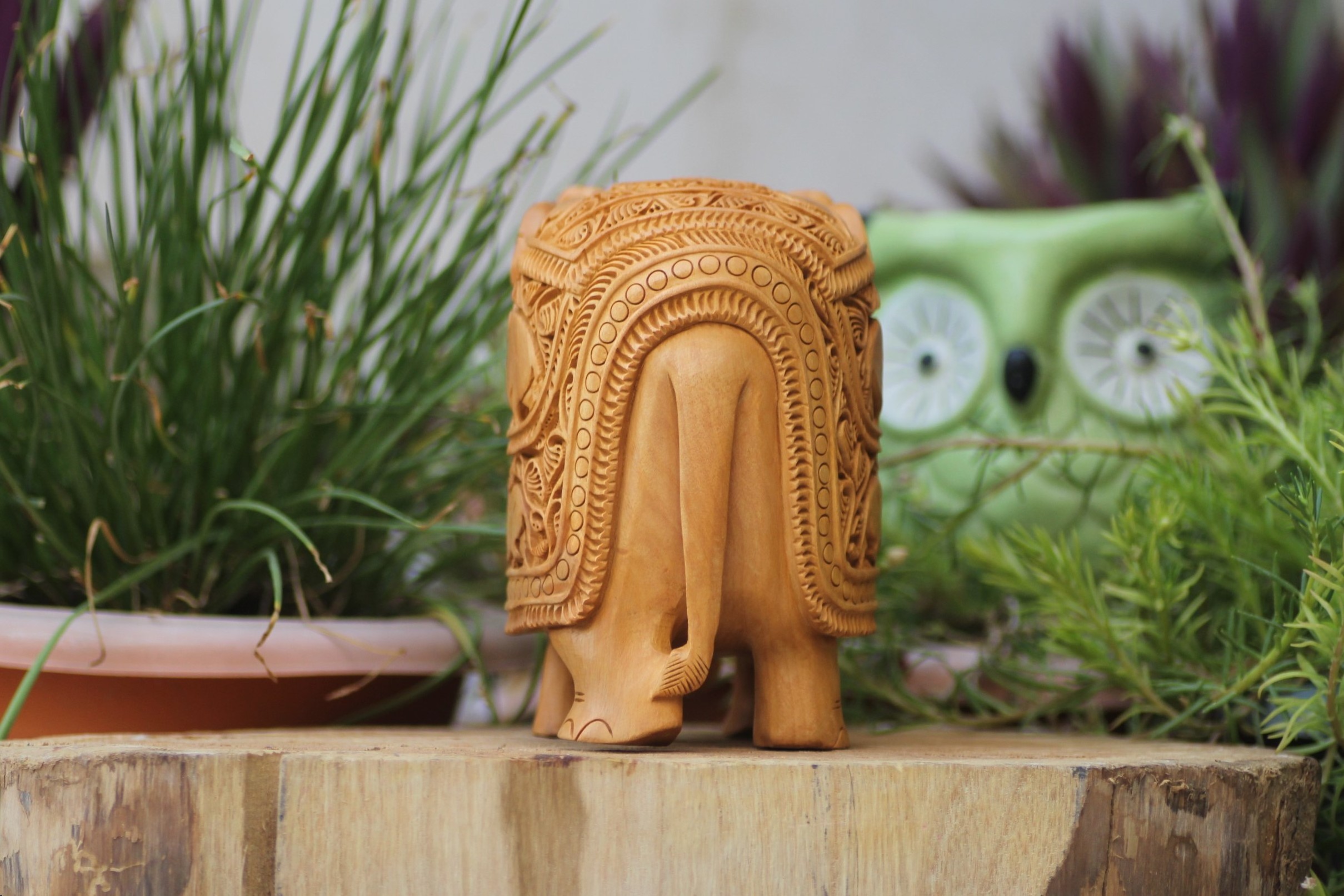 Carven Handmade Beautiful Home and Garden Decoration Wooden Resin Indian Elephant Figurine