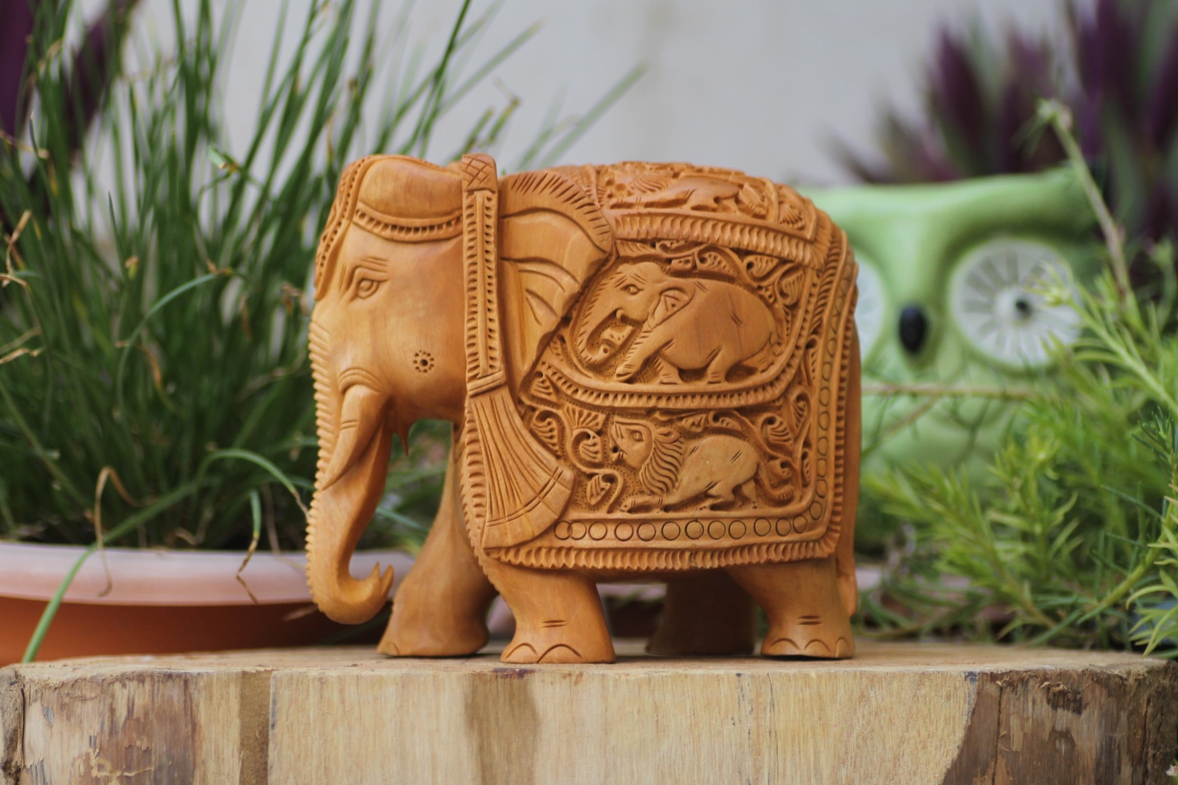 Carven Handmade Beautiful Home and Garden Decoration Wooden Resin Indian Elephant Figurine