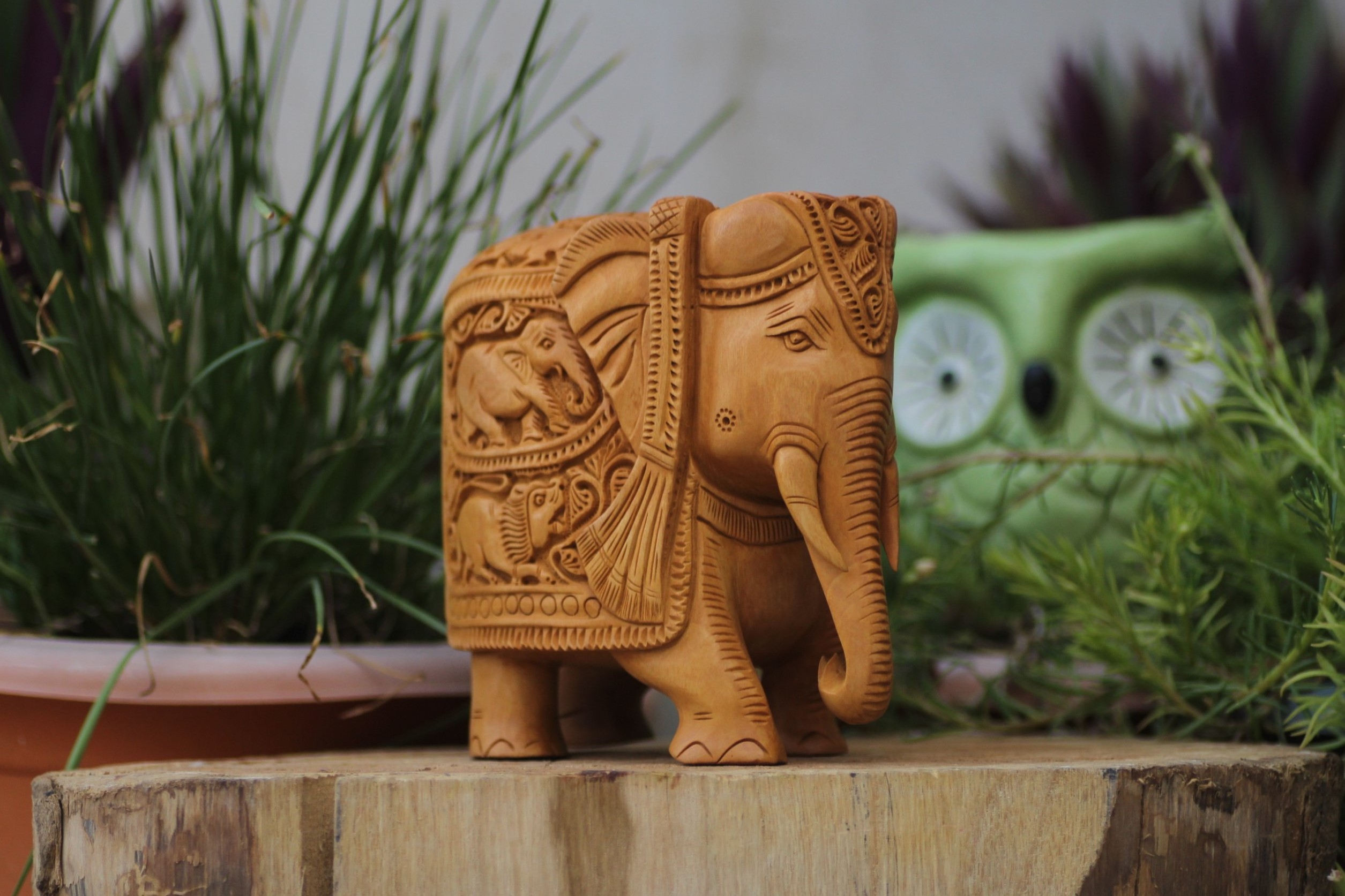 Carven Handmade Beautiful Home and Garden Decoration Wooden Resin Indian Elephant Figurine