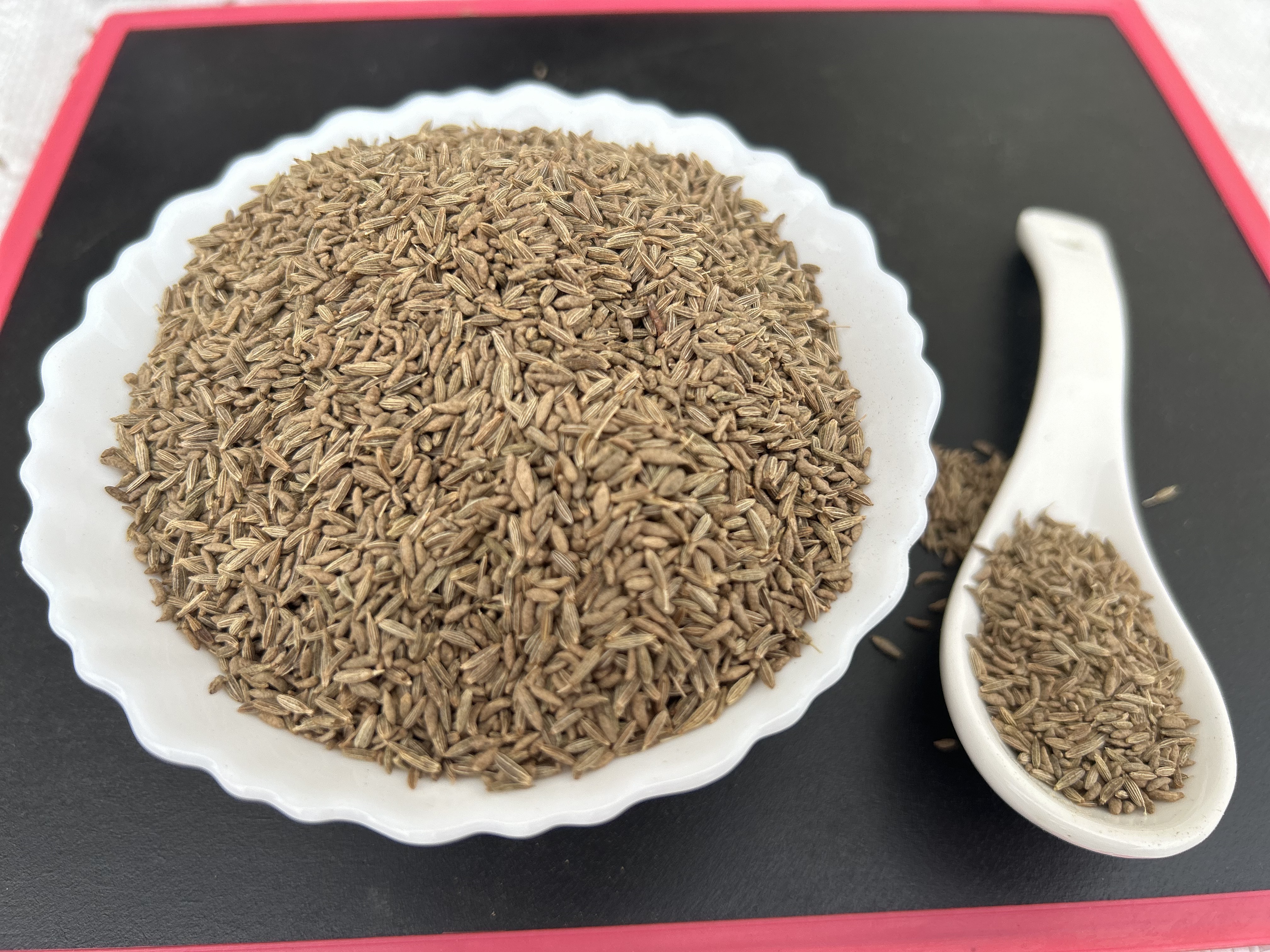 Superior quality 98.5% jeera cumin seeds long shell life bulk suppliers in wholesale price from India.