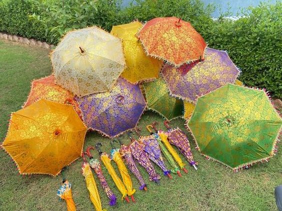 Indian Beautiful Golden Printed Silk Decorative Umbrella Sun Protection Shade Parasol for Indian Wedding Party Christmas Decor