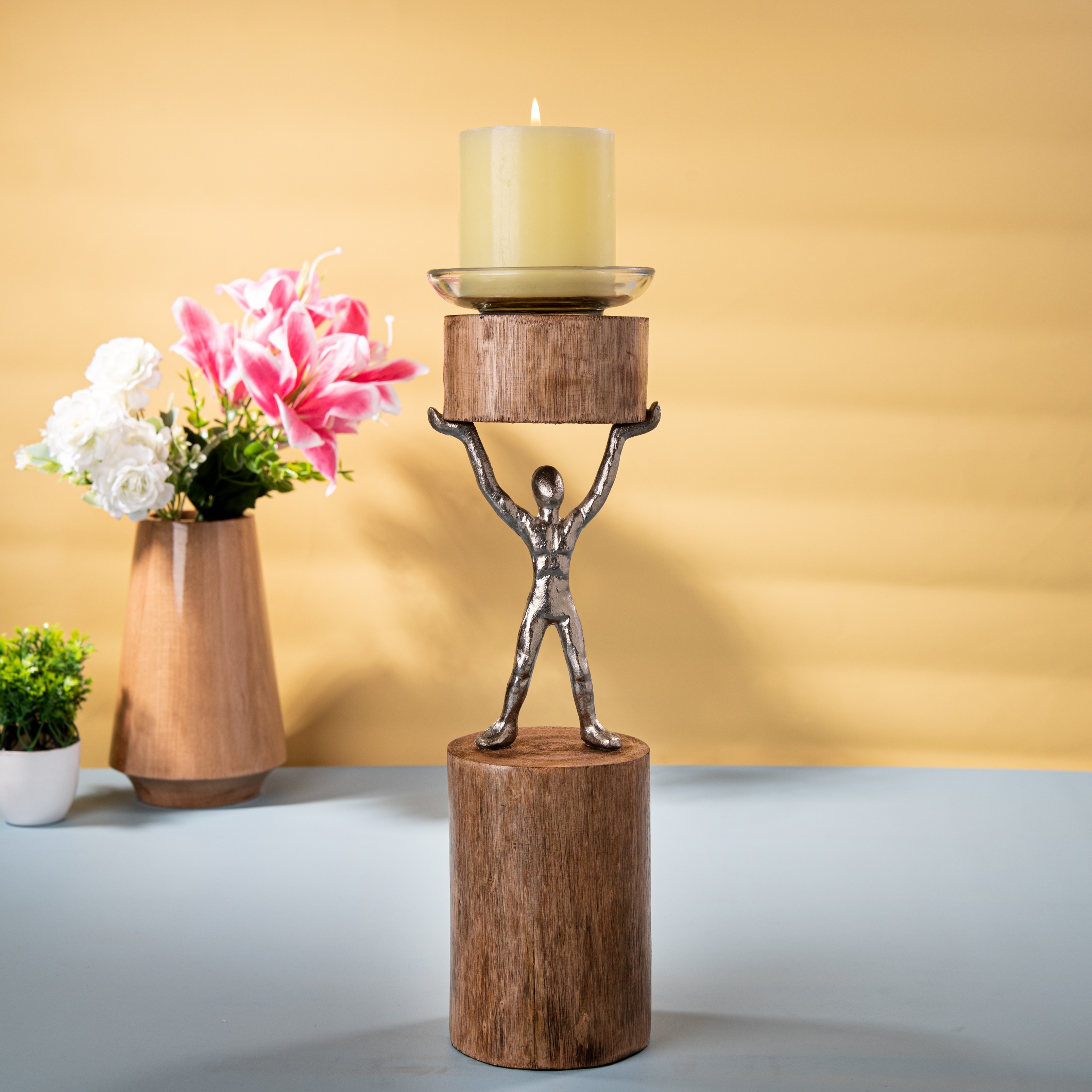 Wholesale Metal Man Statue Wooden Log  Candle Pillar Holder In Antique theme For home & Wedding Decoration Handmade Creative art