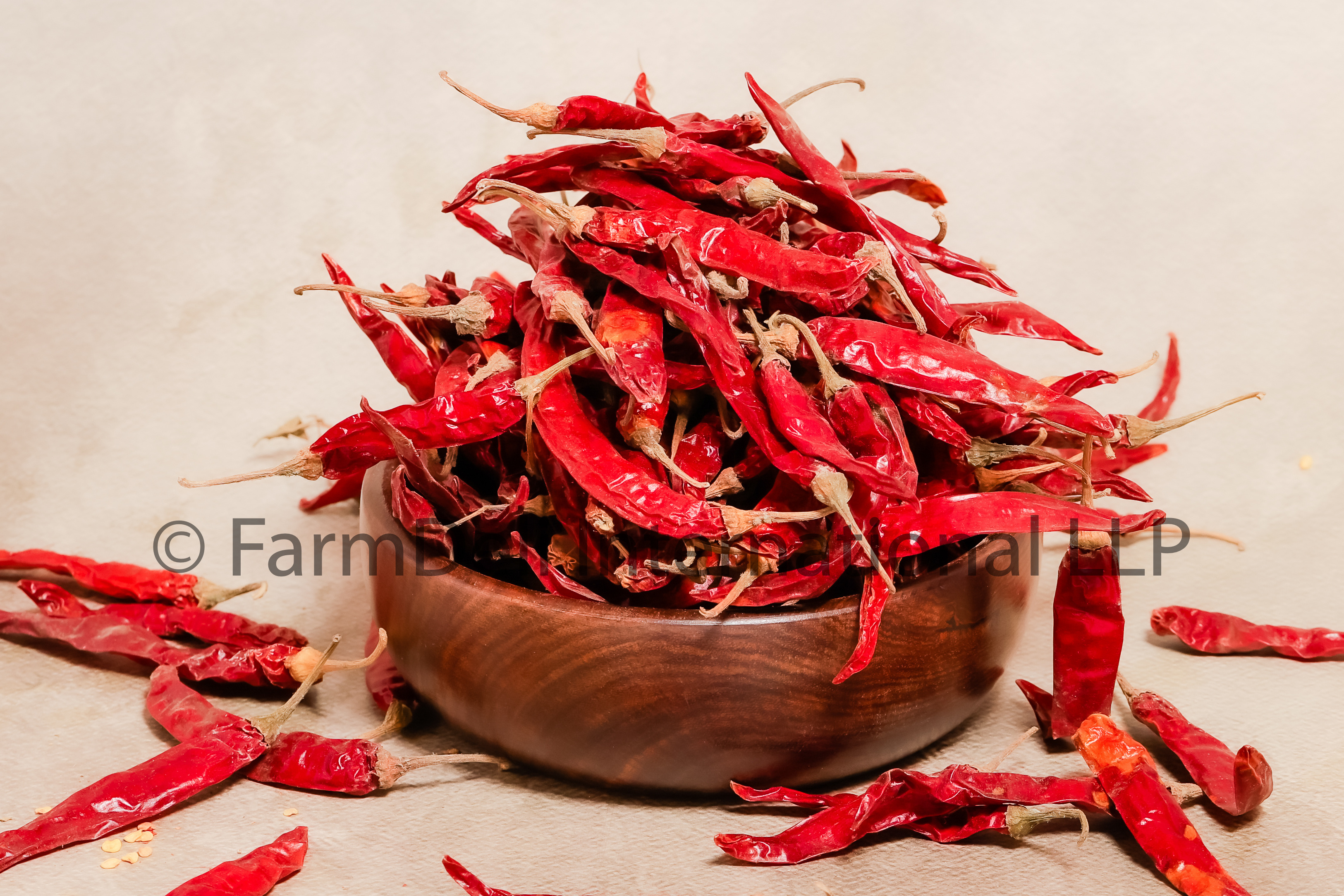 High Quality S10/ Sanam /334/ S4 Guntur variety with Stem Red Chilly Used in Variety of Chinese Mexican