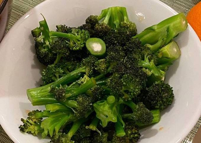 High Quality 100% Organic and Green IQF Frozen Broccoli Florets of Various Sizes and Shapes for export Frozen in Bulk Quantity