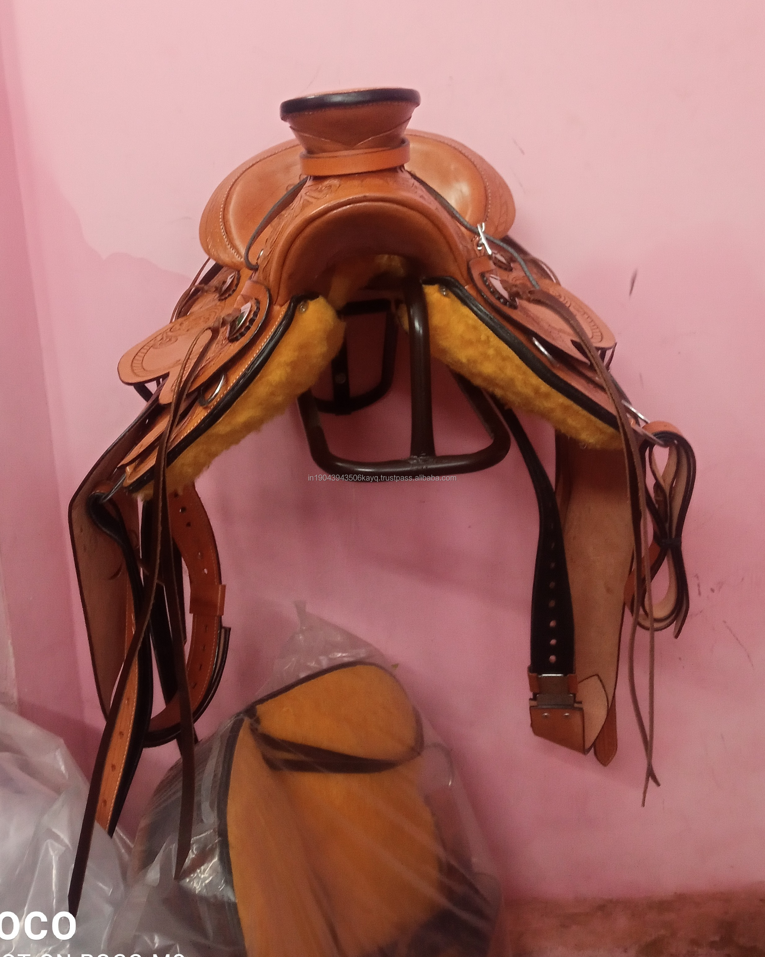 Easy to Clean Horse Riding Leather Saddle for Horse Accessories Western Saddles For Horses With Original Color