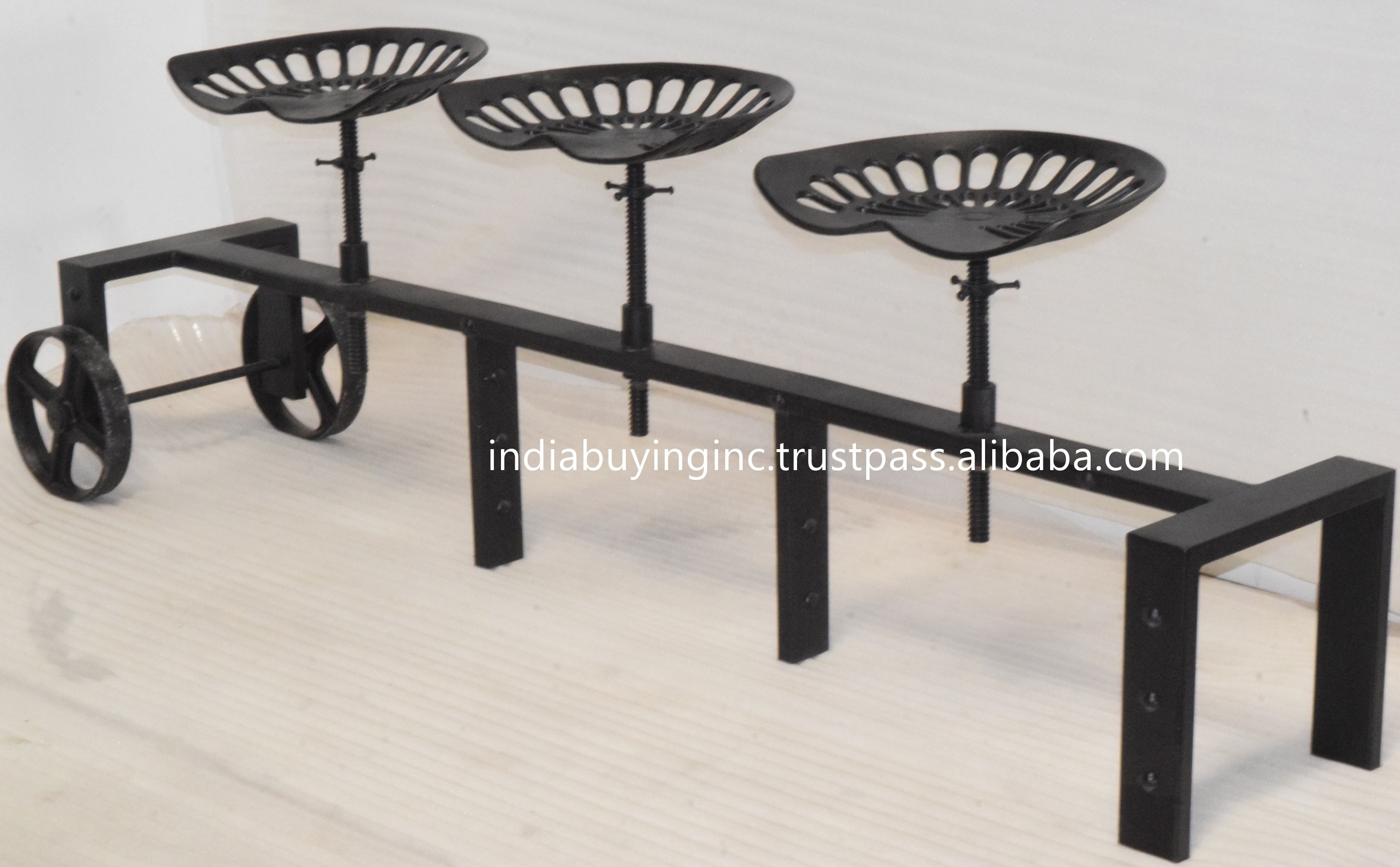 Top Quality Vintage Industrial Furniture Tractor Design Three Seat Adjustable Height Metal Iron Bench for Home and Garden