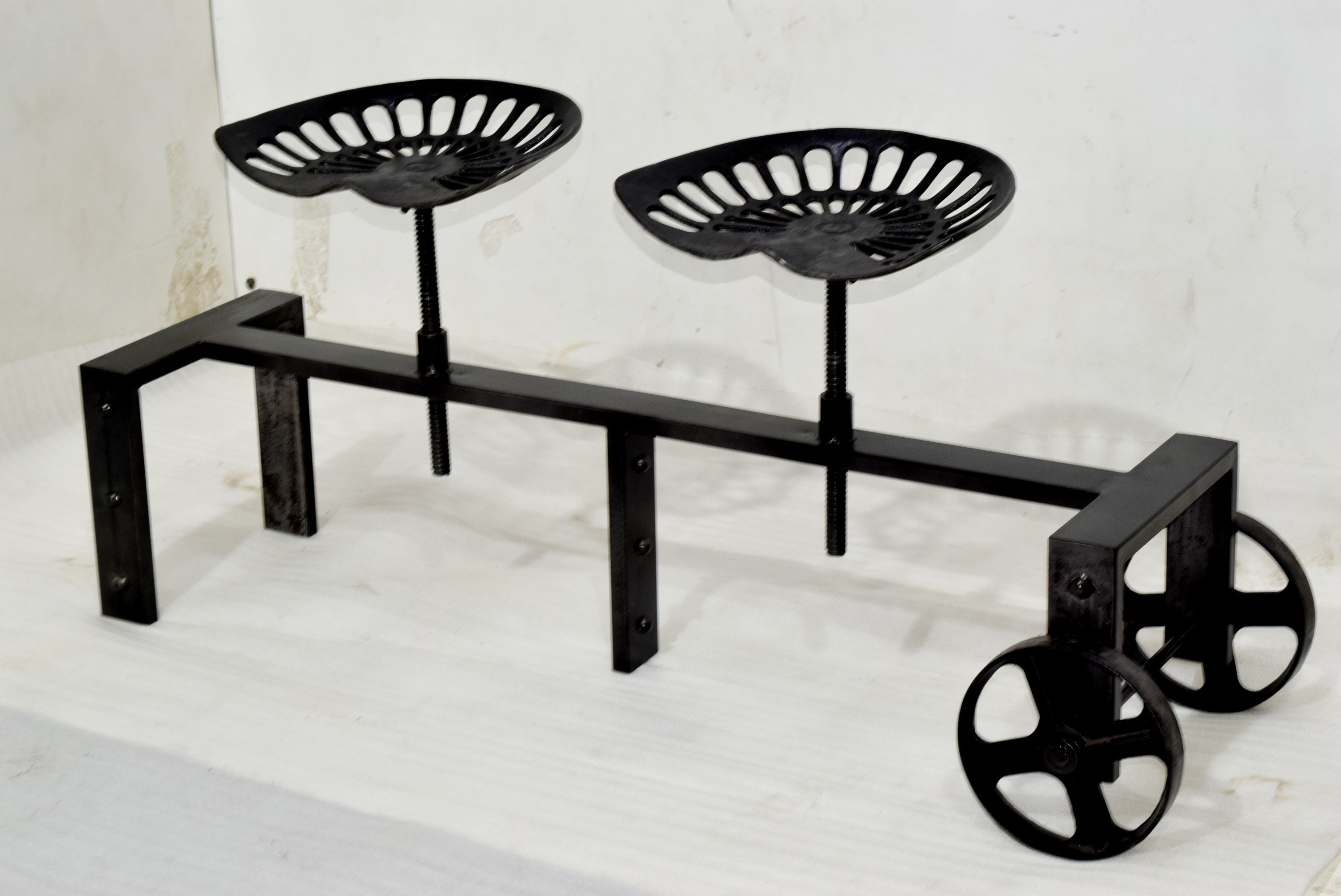 Top Quality Vintage Industrial Furniture Tractor Design Three Seat Adjustable Height Metal Iron Bench for Home and Garden