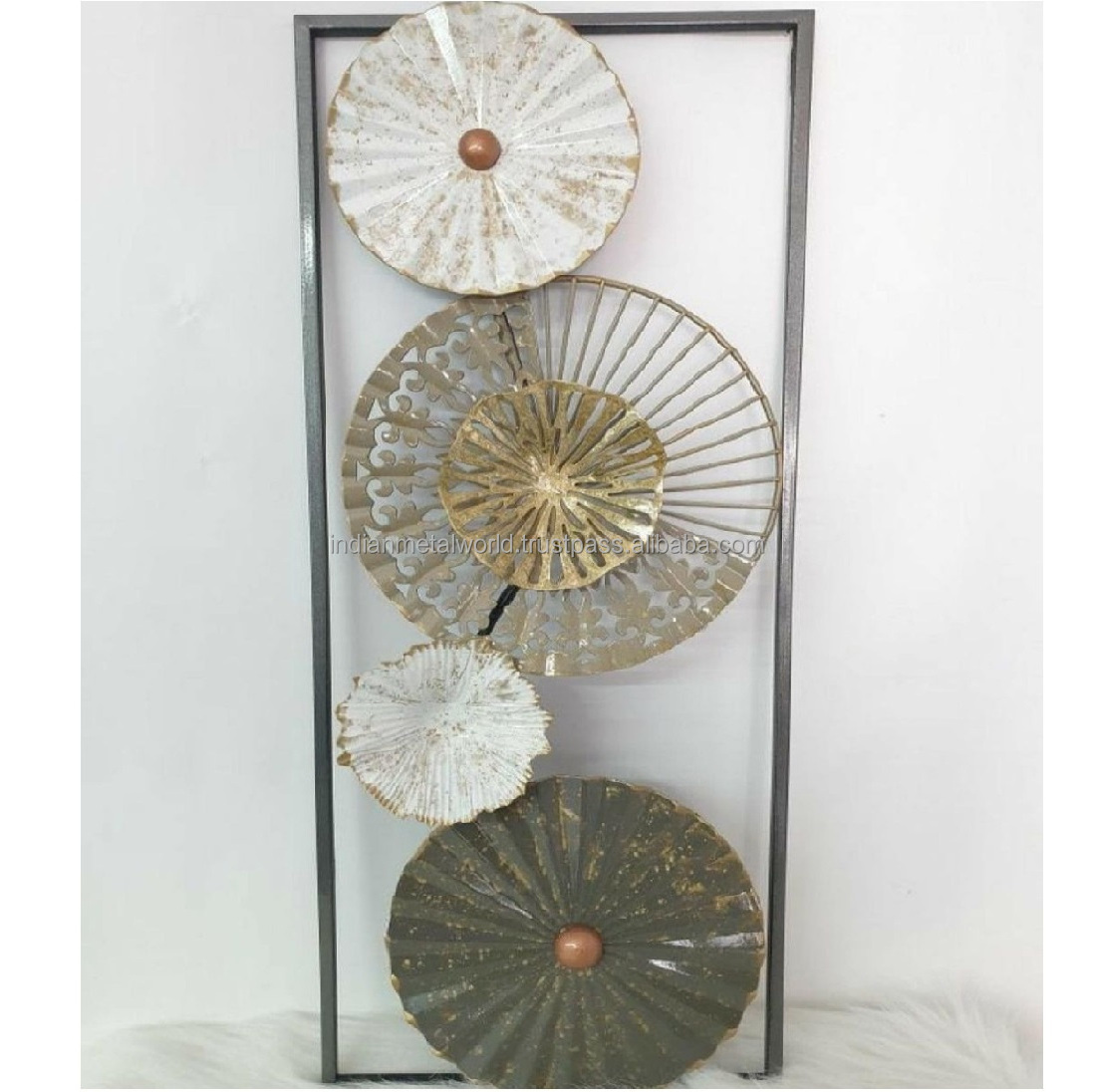 Metal Wall Flowers Golden & white With Frame work Pacific look Hot Sale 2021