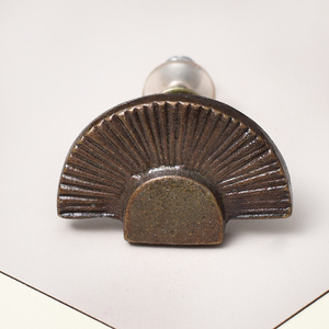 Wholesale Decorative Bulk Iron Kitchen Cabinet Knobs Antique Pulls Shell Cupboard Drawer Pulls and Knobs