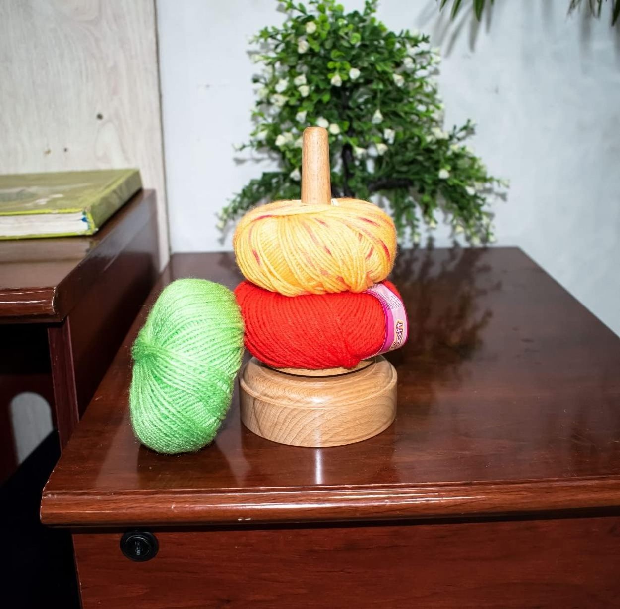 Wood Yarn Holder with Twirling Mechanism Classic Knitting Wooden Crochet & Thread Stand Storage Rack Knitting Accessories