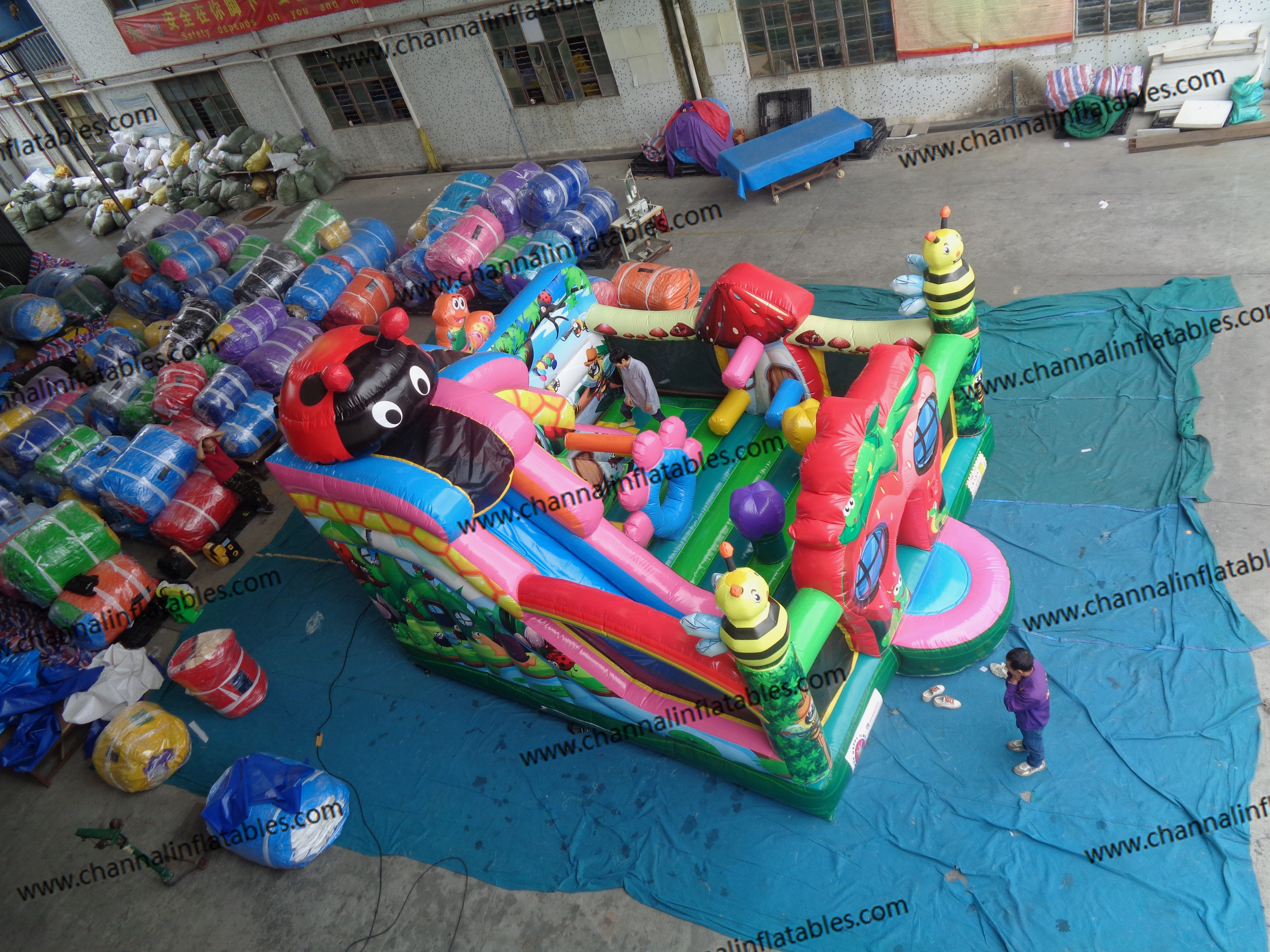 High Quality Insects Inflatable Playground Commercial Party Rental Equipment strawberry Inflatable Obstacle