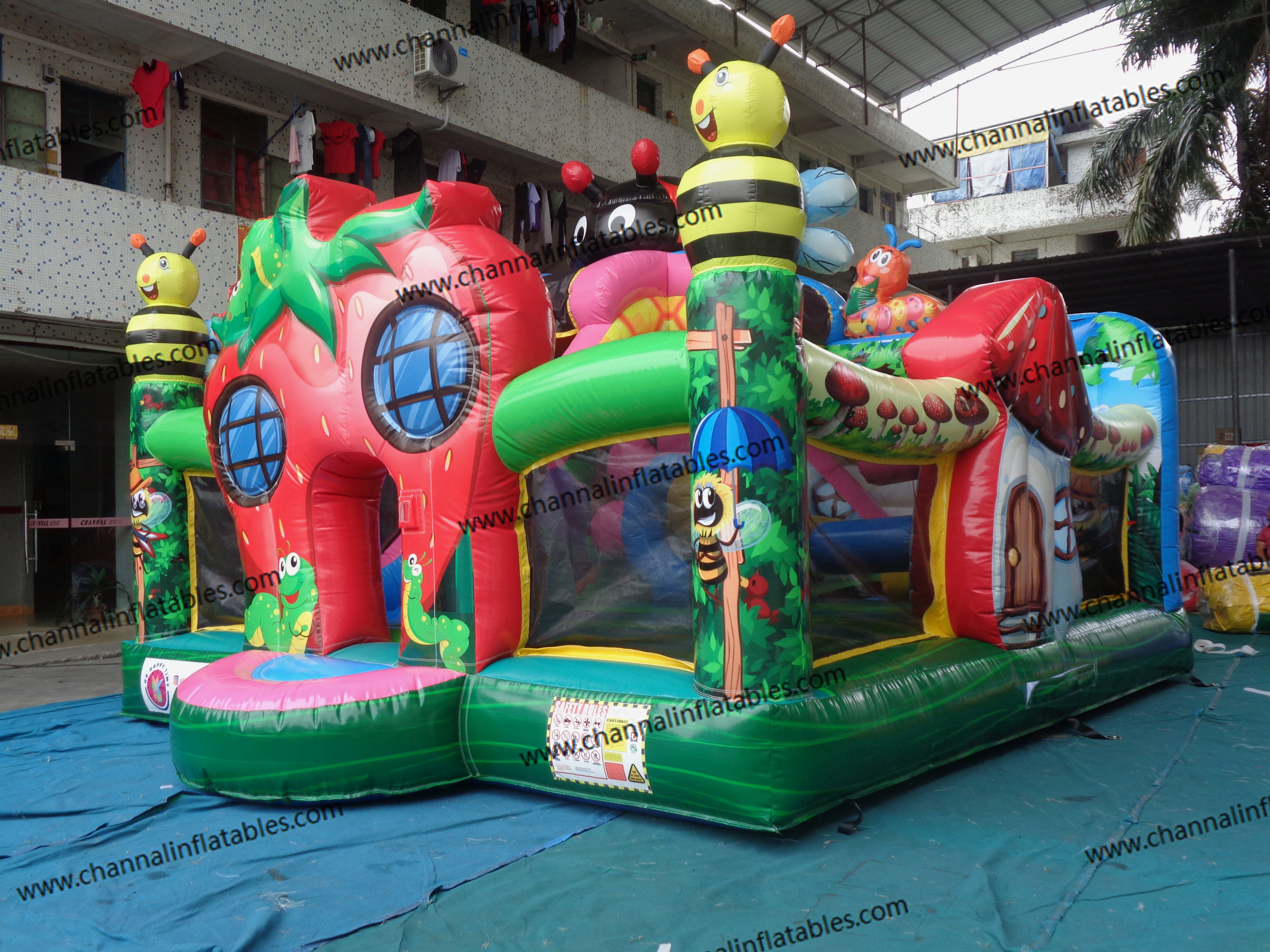 High Quality Insects Inflatable Playground Commercial Party Rental Equipment strawberry Inflatable Obstacle