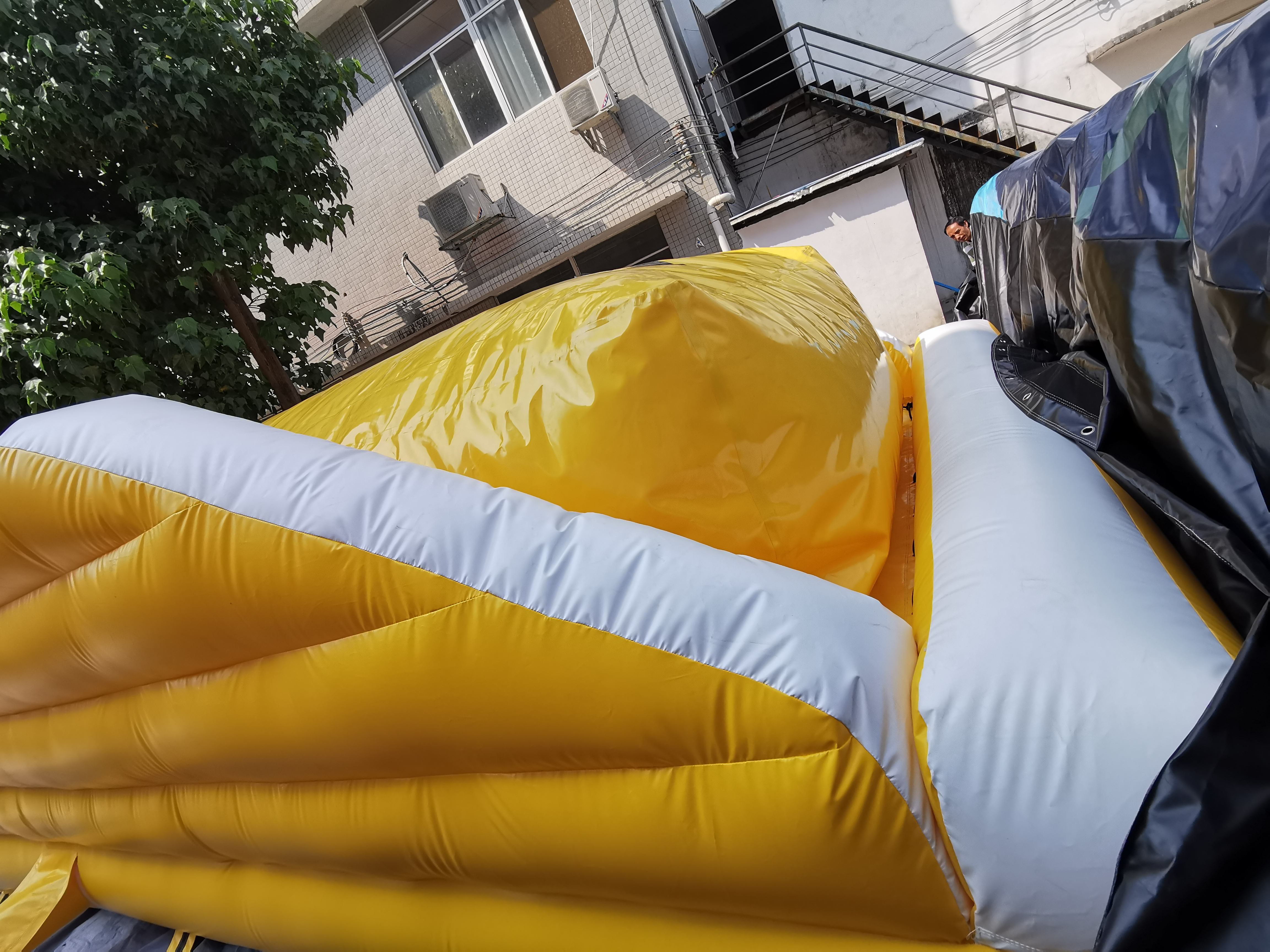 Bouncing trapeze inflatable blob airbag for Trampoline park