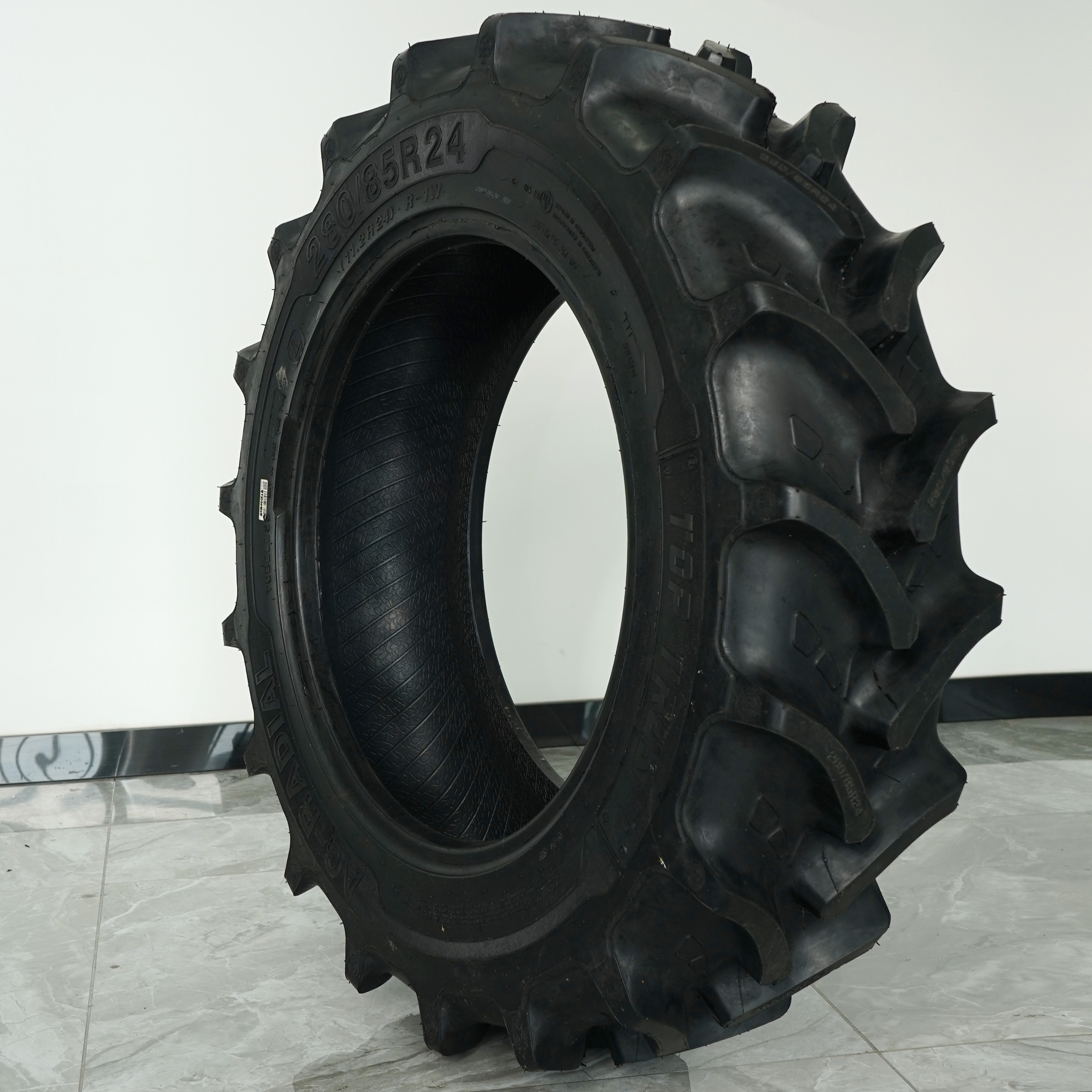 9.5 24 used 16.9 28 18.4 30 8-16 tractor tires  11.2 24 13.6 38 13.6 28 14.9 28 11.2x28 12.4x28 16.9x30