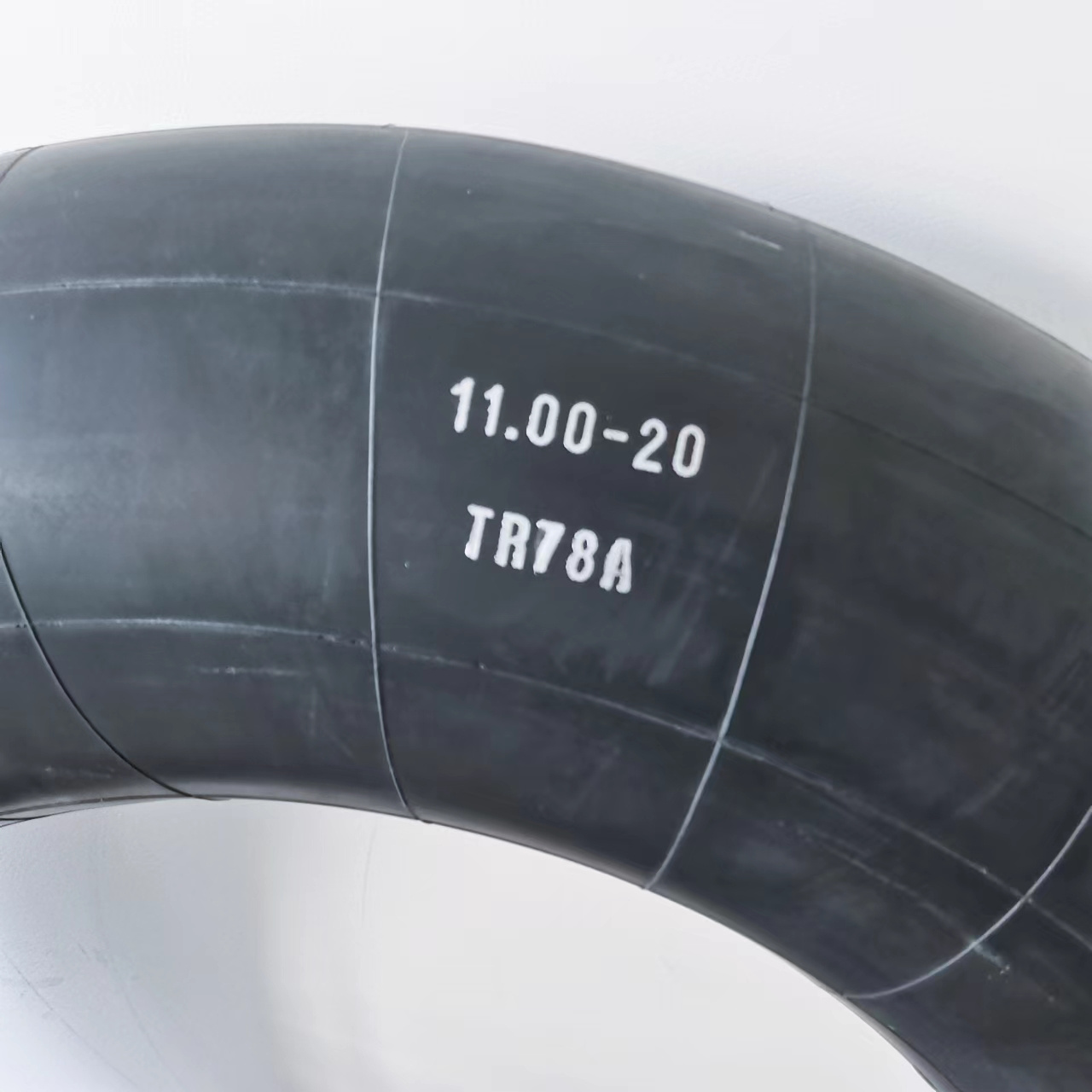 Wear-Resistant Truck Tyre 1000R20 Inner Tube With TR78A V3-04-5 Valve For Triler Tires