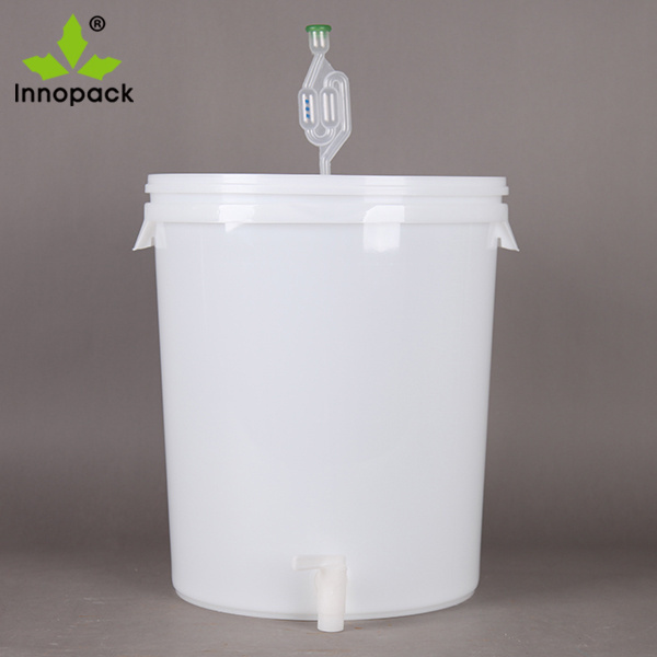 China home beer brewing container 30L plastic wine barrel with spigot