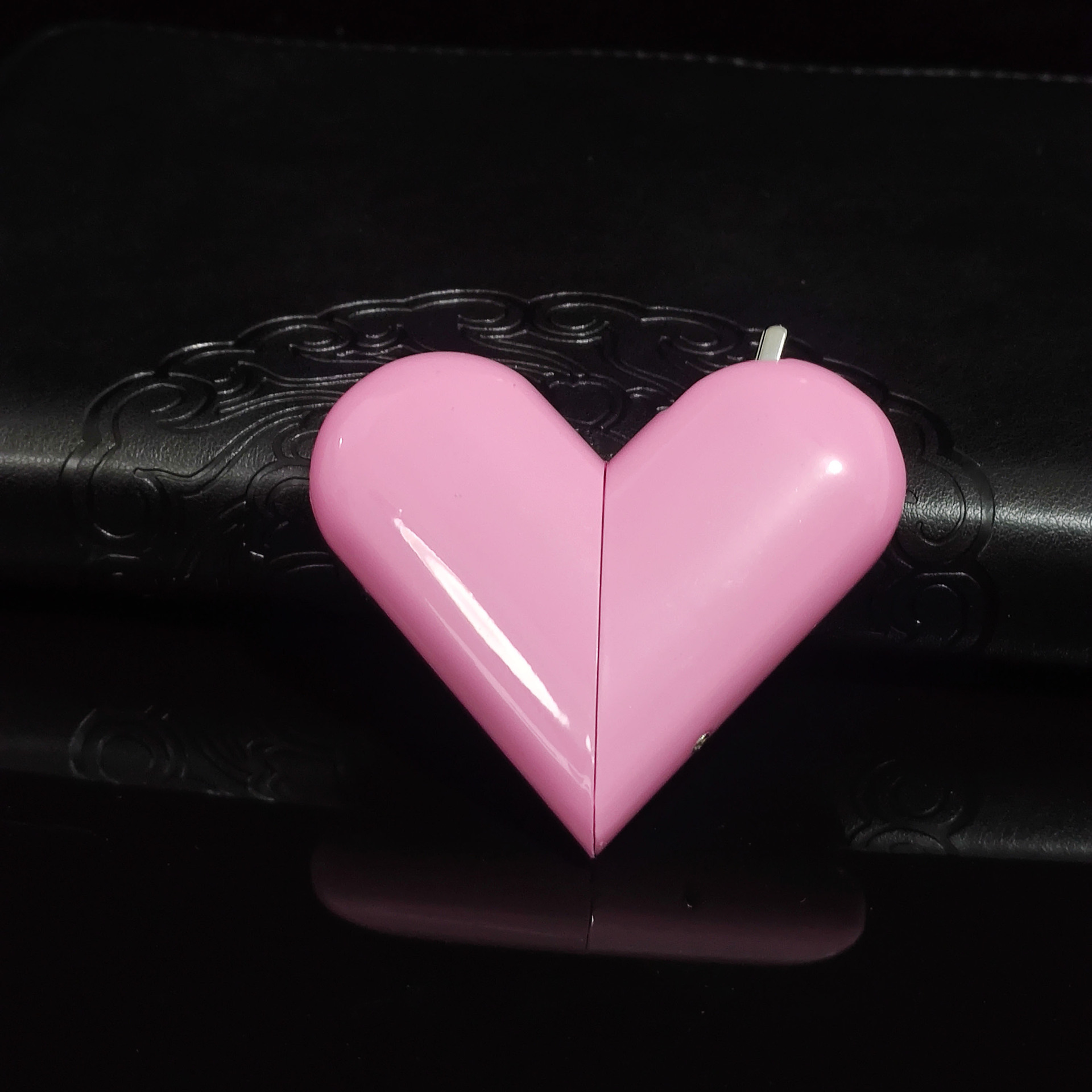 Novelty, Cute, Versatile Peach Heart Personalized Metal Inflatable Open Fire Heart Foldable Lighter