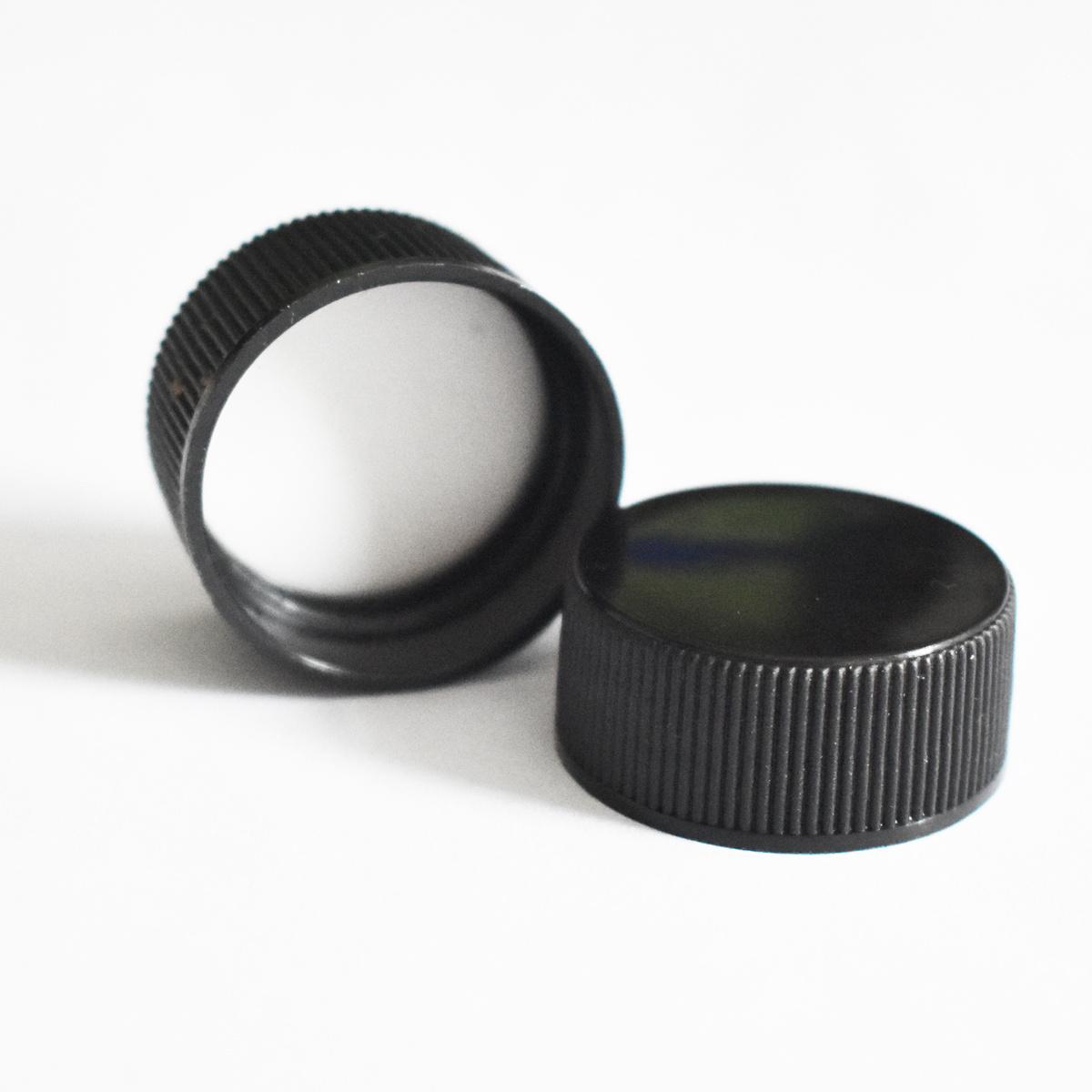 28/410  28/400 black ribbed PP cap with pe foam liner inside