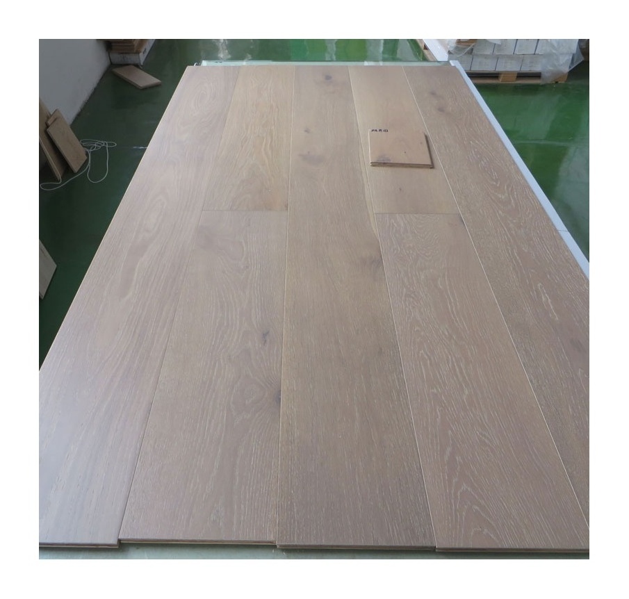 Light Smoked Oak Engineered Wood Flooring With Different Stains