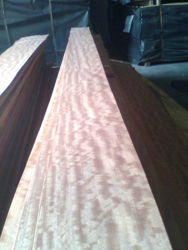 FIGURED AFRICAN MAKORE WOOD VENEER