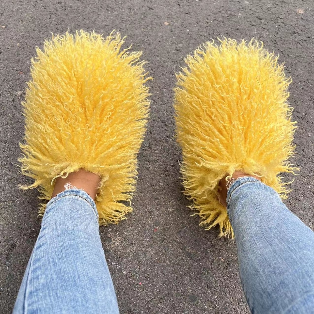 Hot Selling New Arrivals Plush Slides Fuzzy Mongolian Sheepskin Ladies Fluffy Indoor Home Fashion Curly Fur Slippers For Women