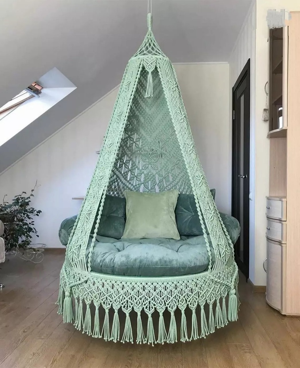 Handmade Macrame Outdoor Hammock Swing Chairs and Indoor Balcony Swing Hammock Chair With Cushion