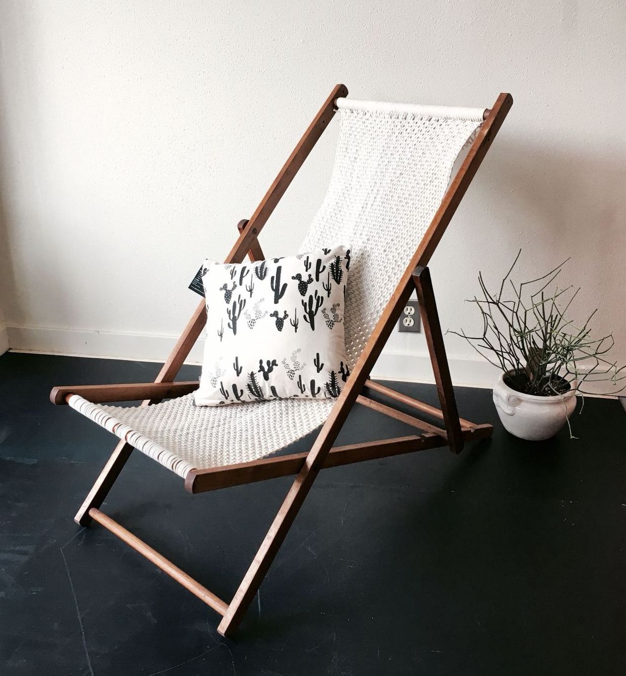 2023 Wholesale Modern Handmade Bohemian design Macrame Chair Pure Cotton Comfortable Beach Chair