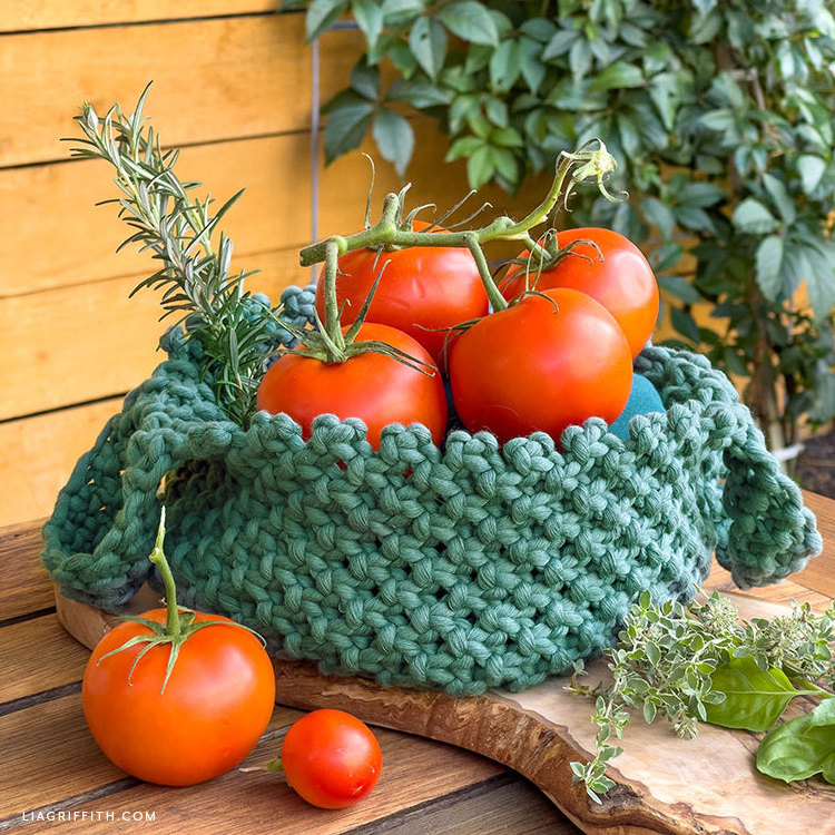 Boho Macrame Basket for Shelves Boho Toys Organizer Decor Small White Woven Cotton Rope Basket with Macrame Tassels Books Towel