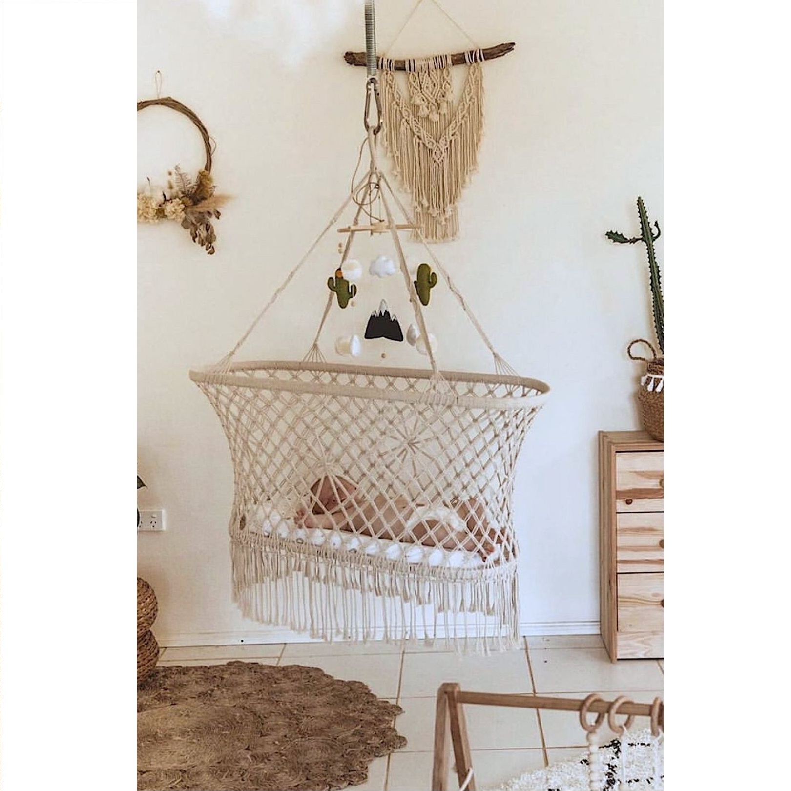 High Quality Round Shape Hand Woven Rope Baby Cradle Hanging Macrame Baby Bassinet For Baby Nursery