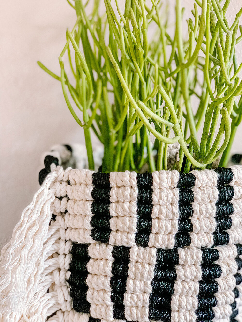 Boho Macrame Basket for Shelves Boho Toys Organizer Decor Small White Woven Cotton Rope Basket with Macrame Tassels Books Towel