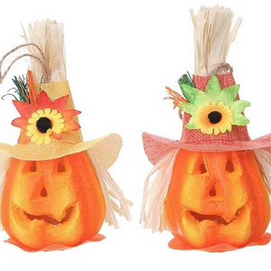 Halloween lanterns with jack-o '-lanterns, pumpkin pail costumes