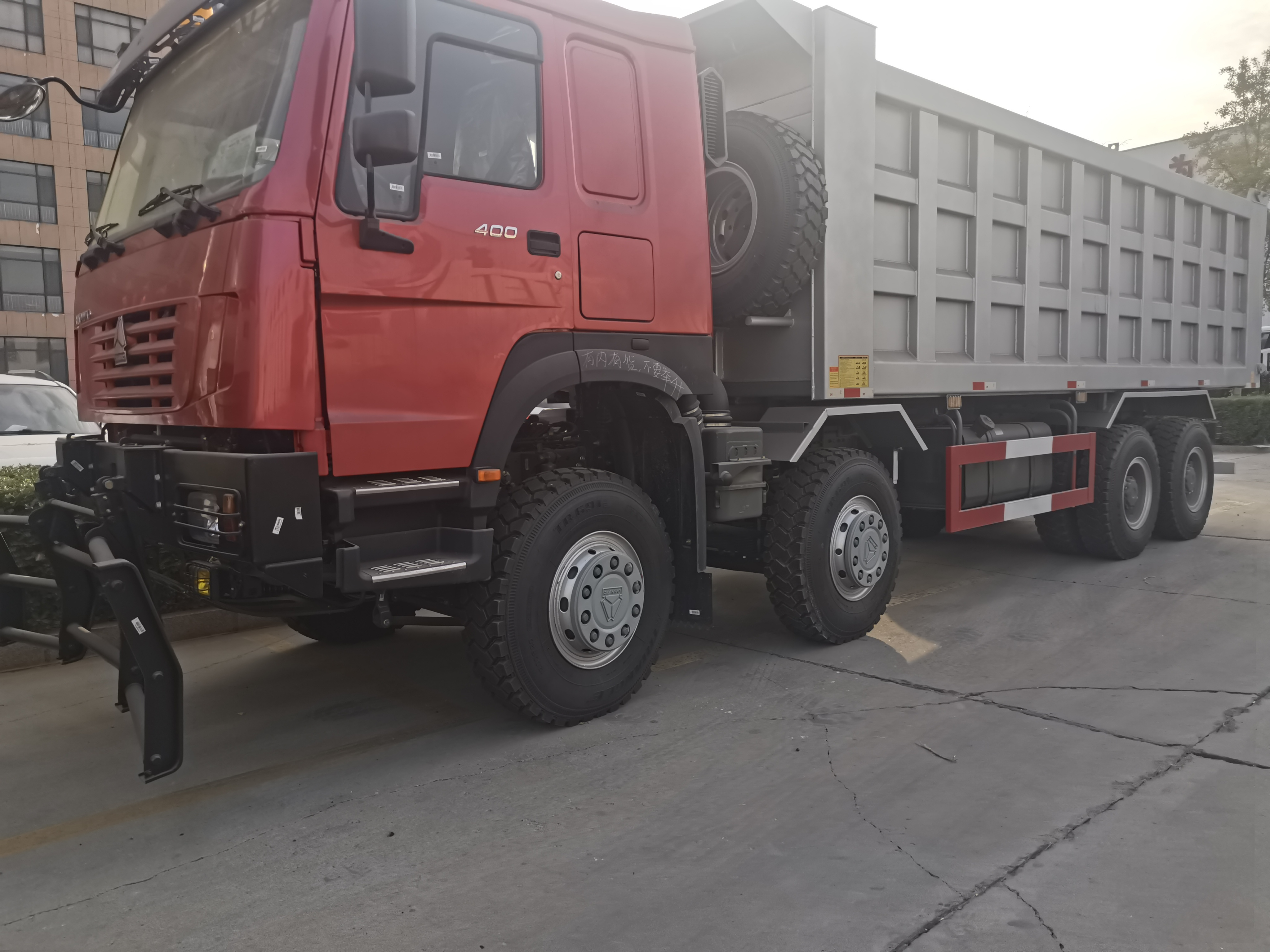 8X4 large volume bumper 400 horsepower dump truck high quality good price 2024 new factory price