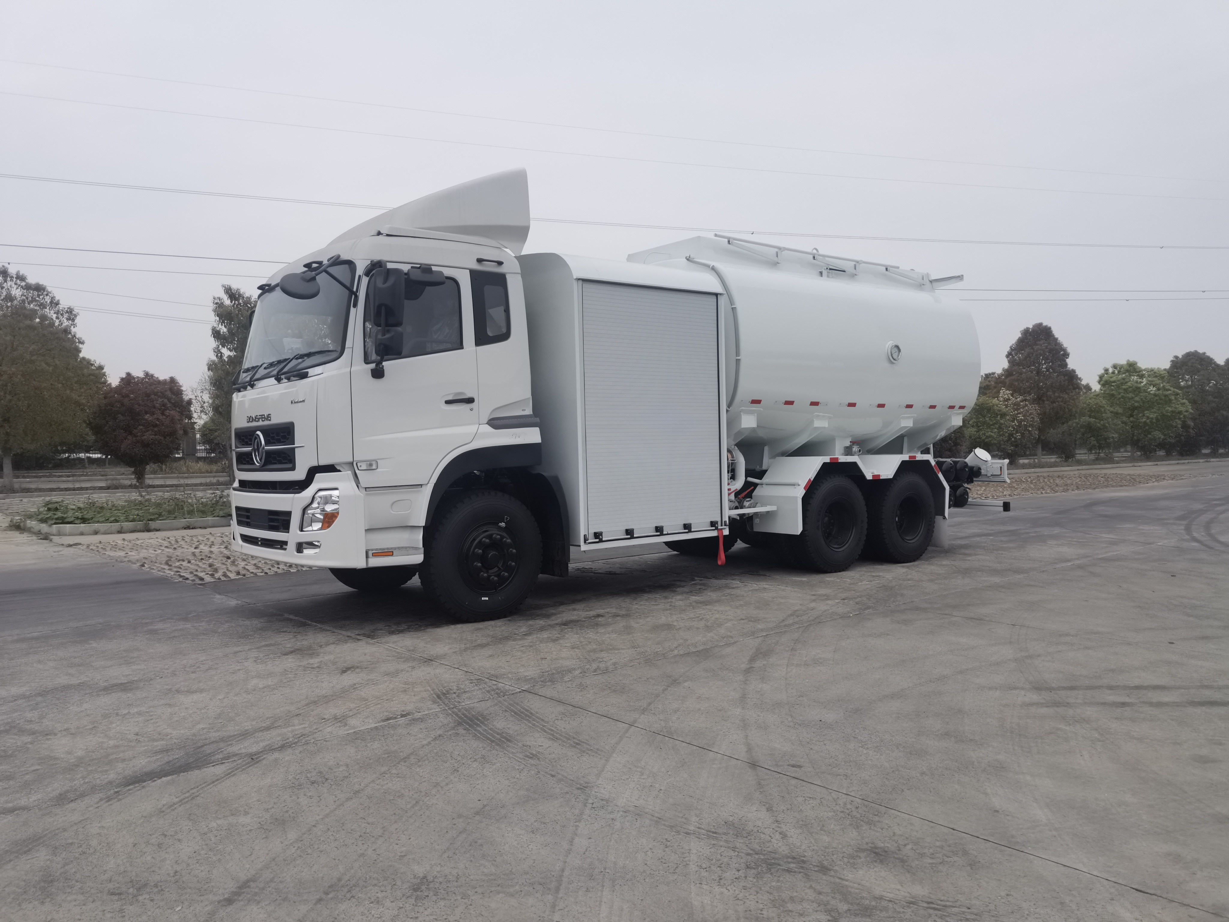 chinese factory Dongfeng 6X4 aircraft refueling truck for sale