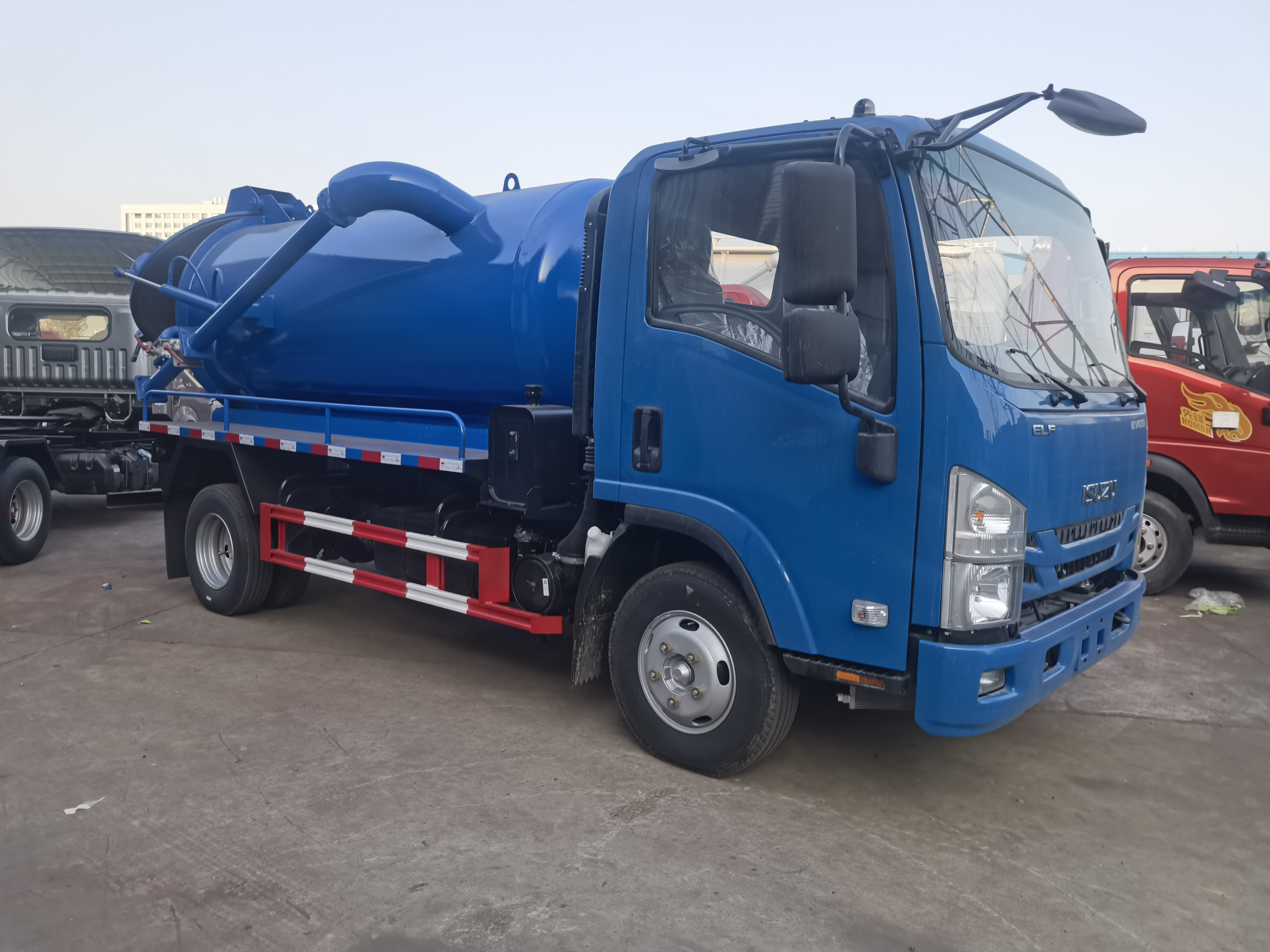 Small 5 m3 Dongfeng/ISUZU/ Shacman sewer vacuum cleaning suction truck sewer tank pump truck