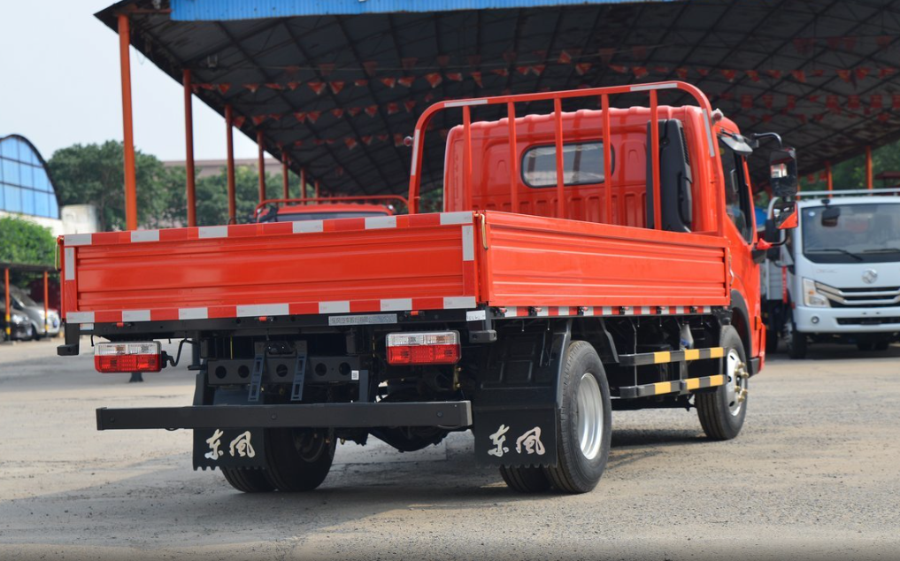 Dongfeng brand 6 cubic meter 5-10 tons small lorry 4x2 cargo transport truck for sale