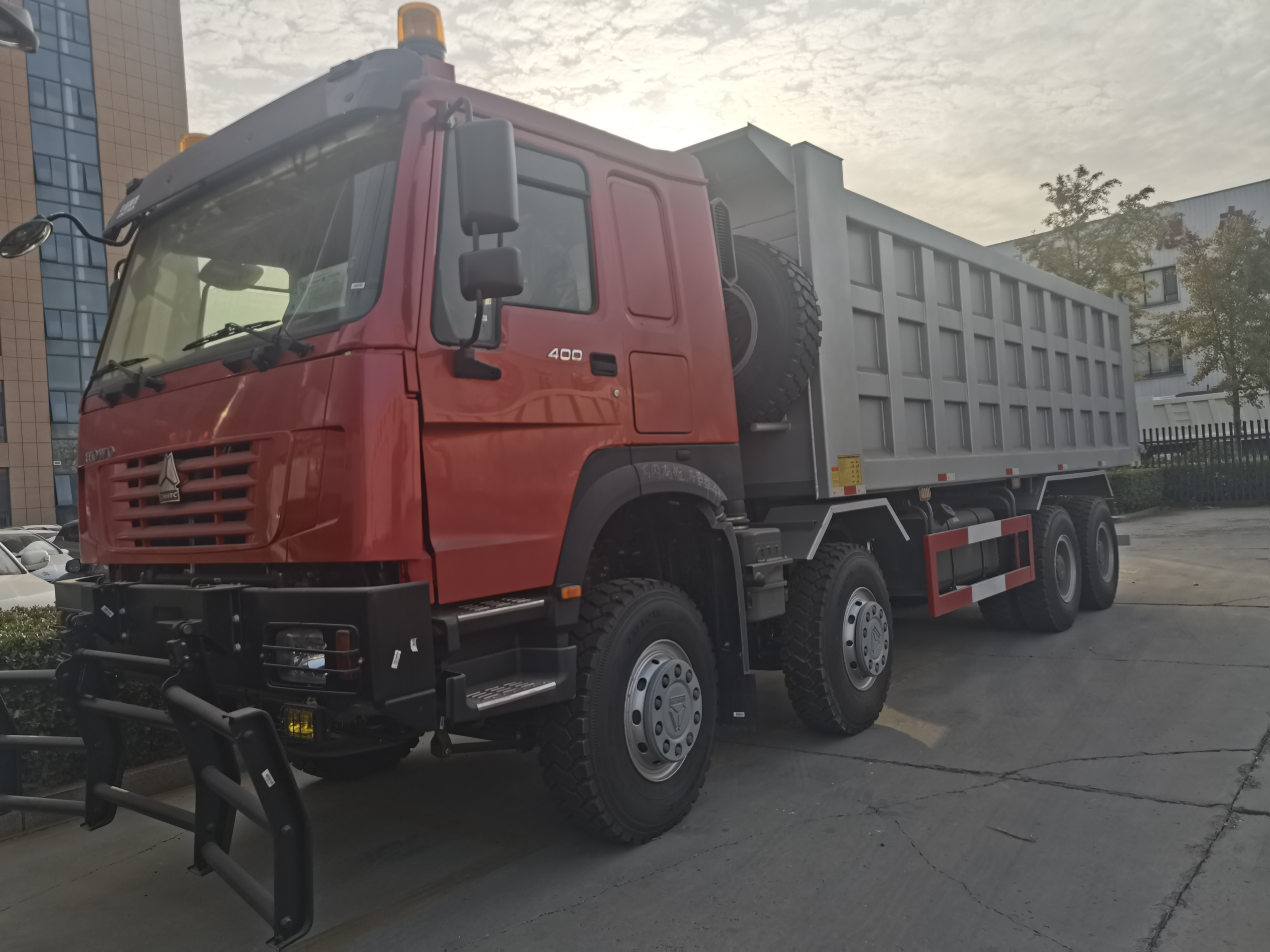 8X4 large volume bumper 400 horsepower dump truck high quality good price 2024 new factory price