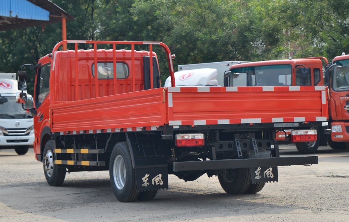 Dongfeng brand 6 cubic meter 5-10 tons small lorry 4x2 cargo transport truck for sale