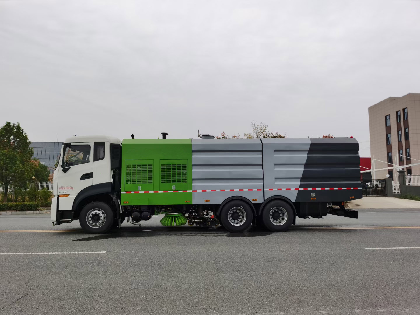 New 6*4 18 CBM Street Washing Truck Sweeping Vehicles For Sale