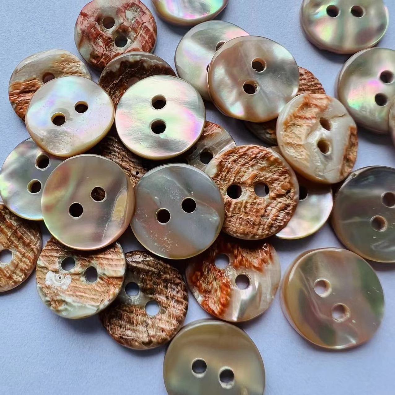 China factory wholesale custom all sizes of natural sea shell buttons natural abalon shell for garment clothes blouse