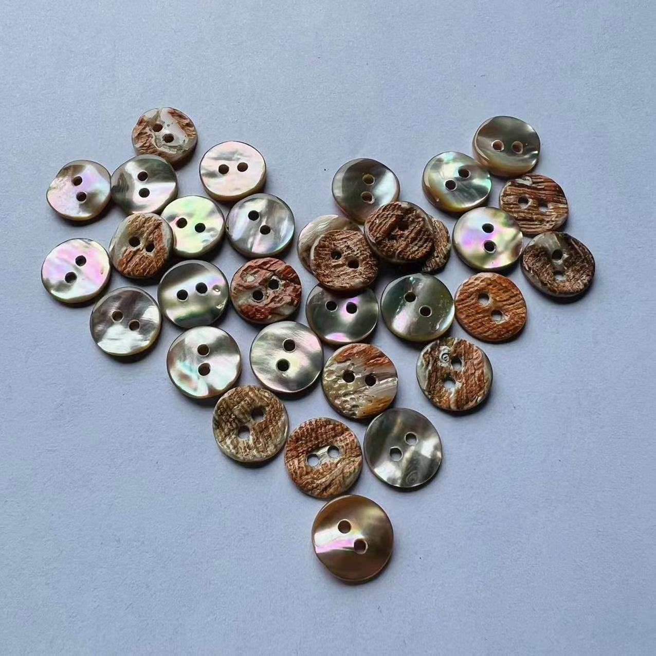 China factory wholesale custom all sizes of natural sea shell buttons natural abalon shell for garment clothes blouse