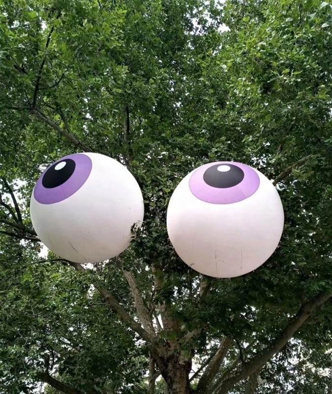 Attractive giant inflatable eyeballs for tree decoration