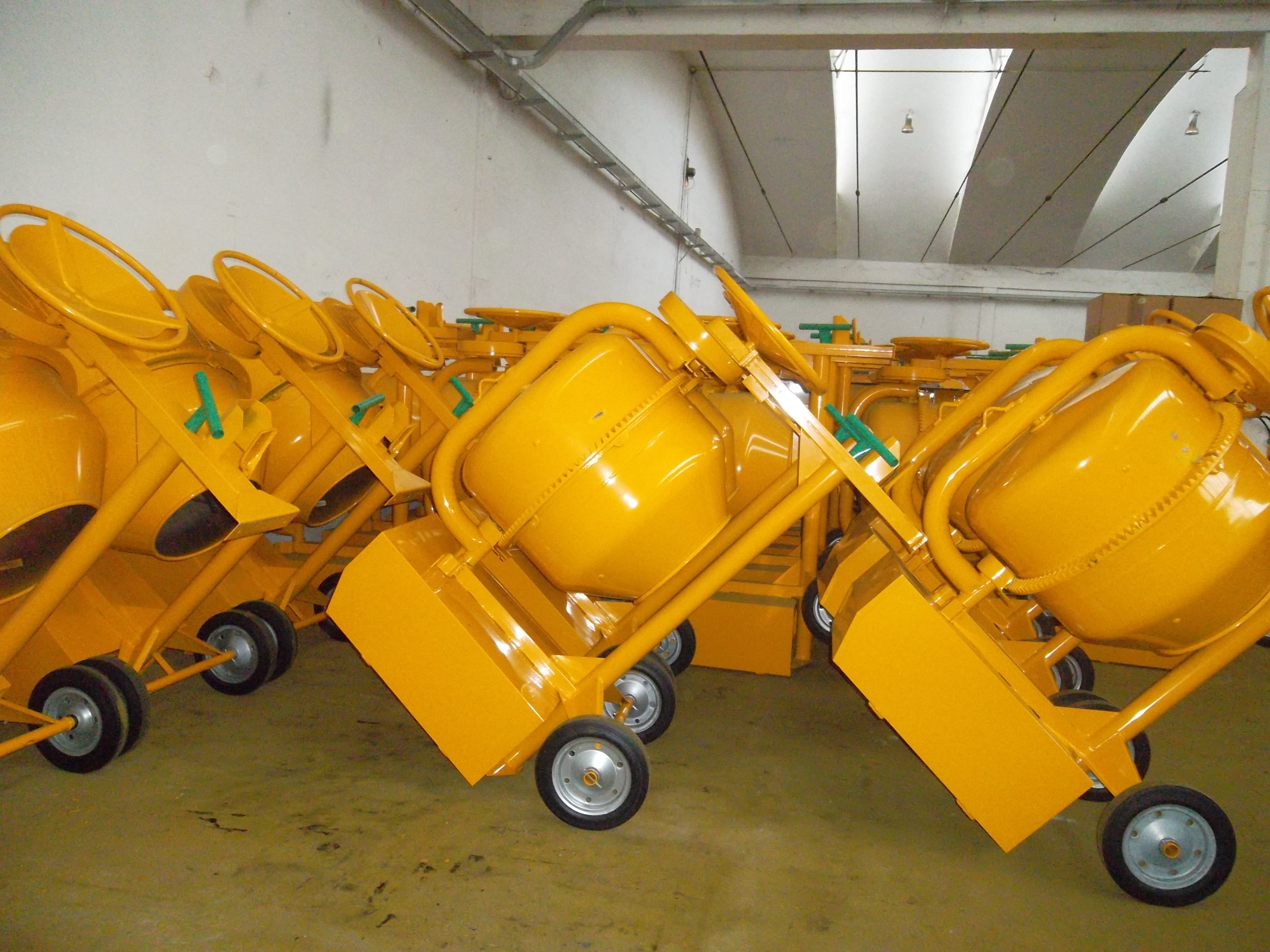 Industrial hydraulic concrete mixer lt. 1500 with self loading bucket Made in Italy Diesel/Electric motor