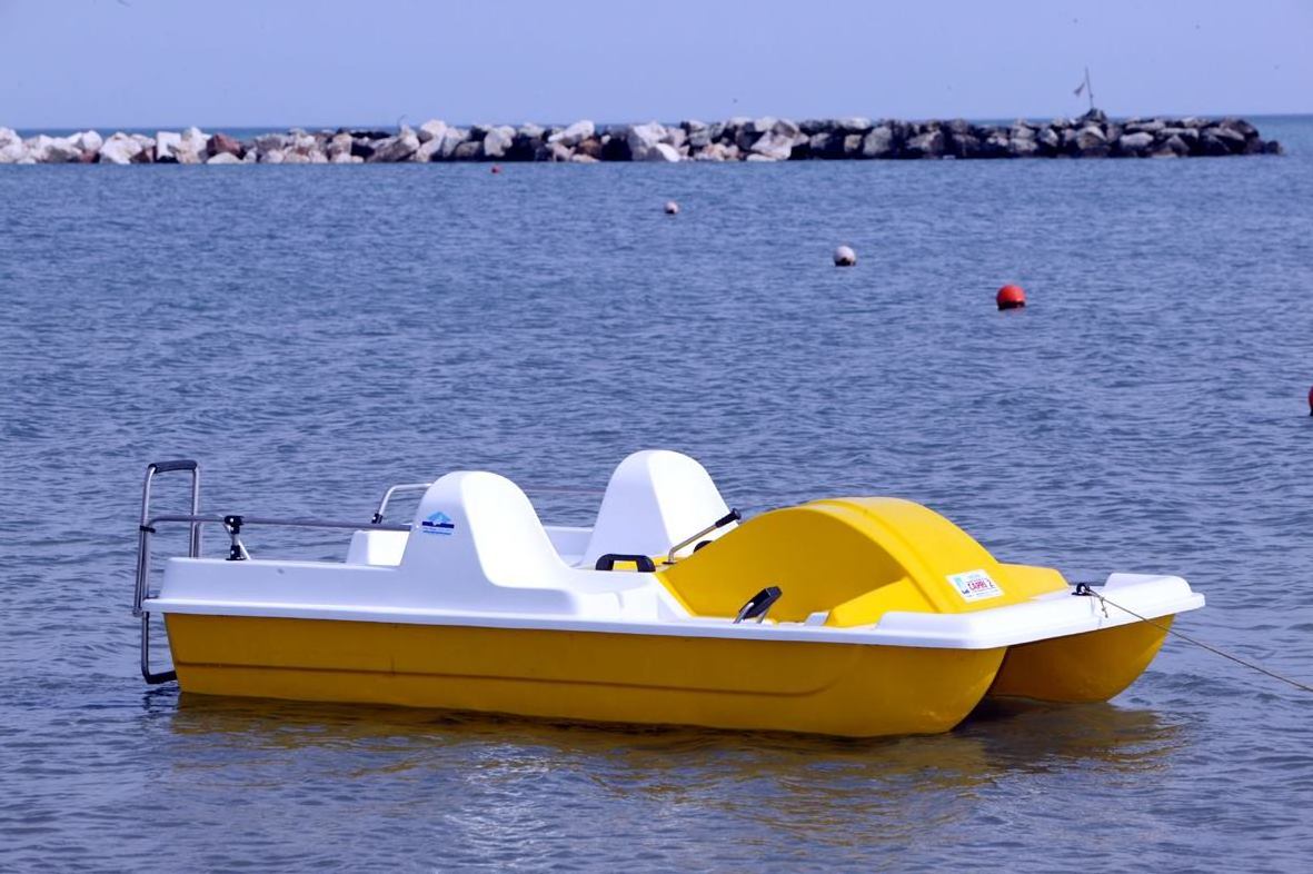 High italian Quality fiberglass 4 person pedal boat CAPRI 2 for kids and adult for lake and sea