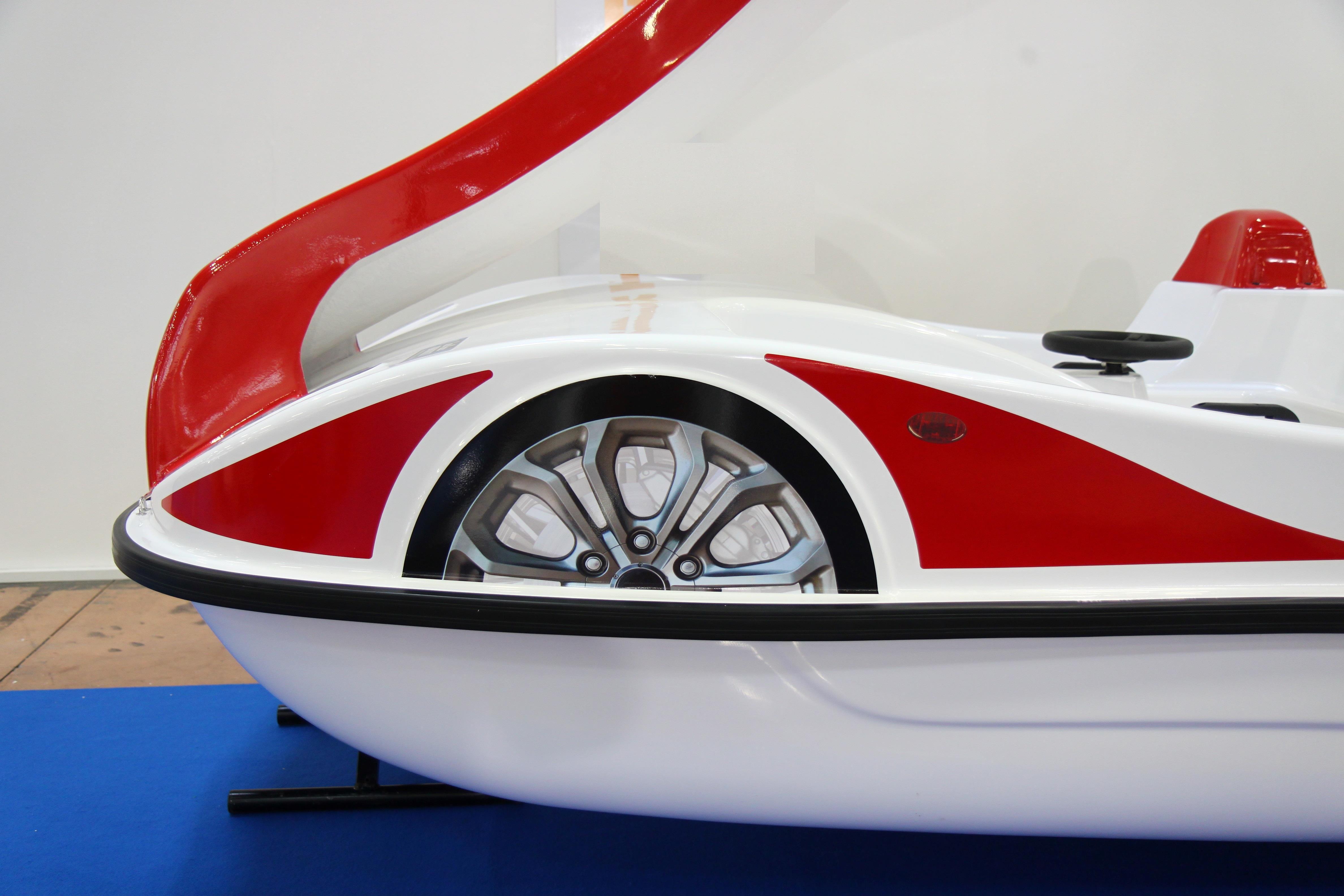 High italian Quality fiberglass WAVE SLIDE 5 person pedal boat CAPRI FORMULA  for kids and adult