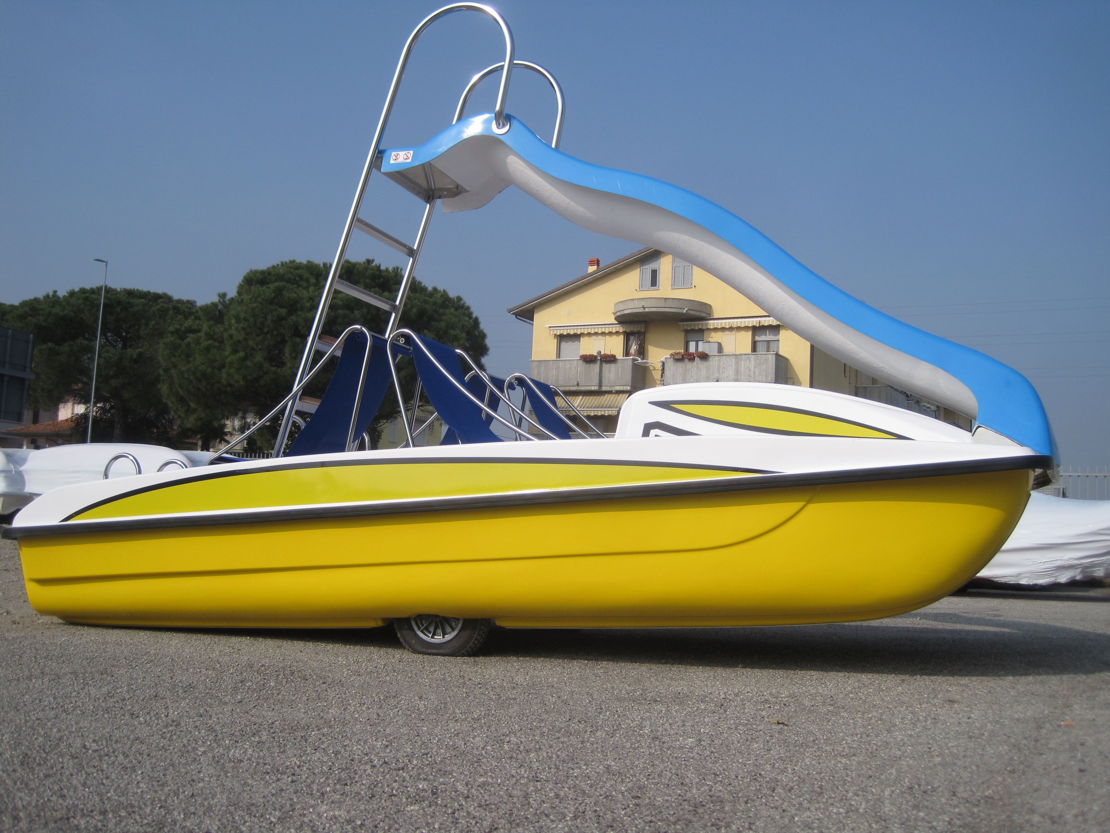 High italian Quality fiberglass WAVE SLIDE 5 person pedal boat CAPRI BEACH  for kids and adult